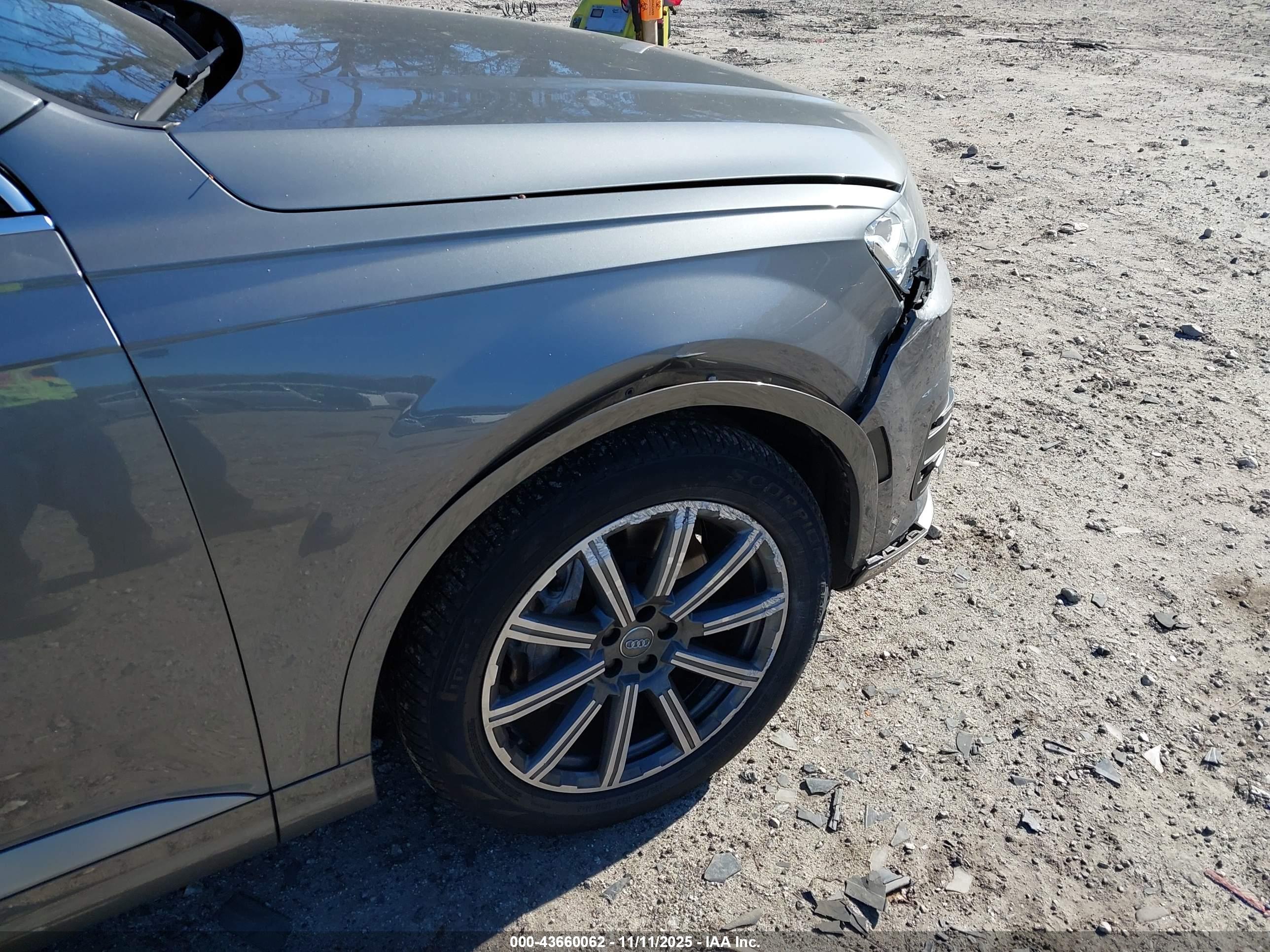 AUDI Q7 image 6