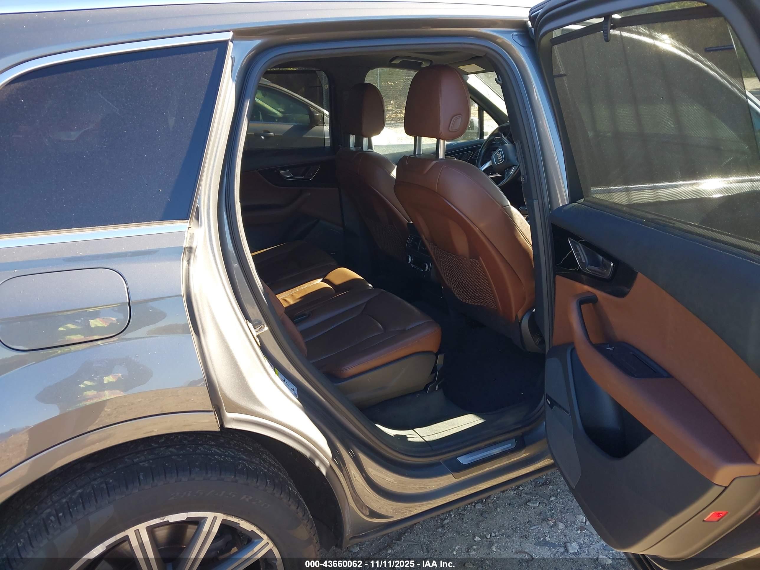 AUDI Q7 image 8
