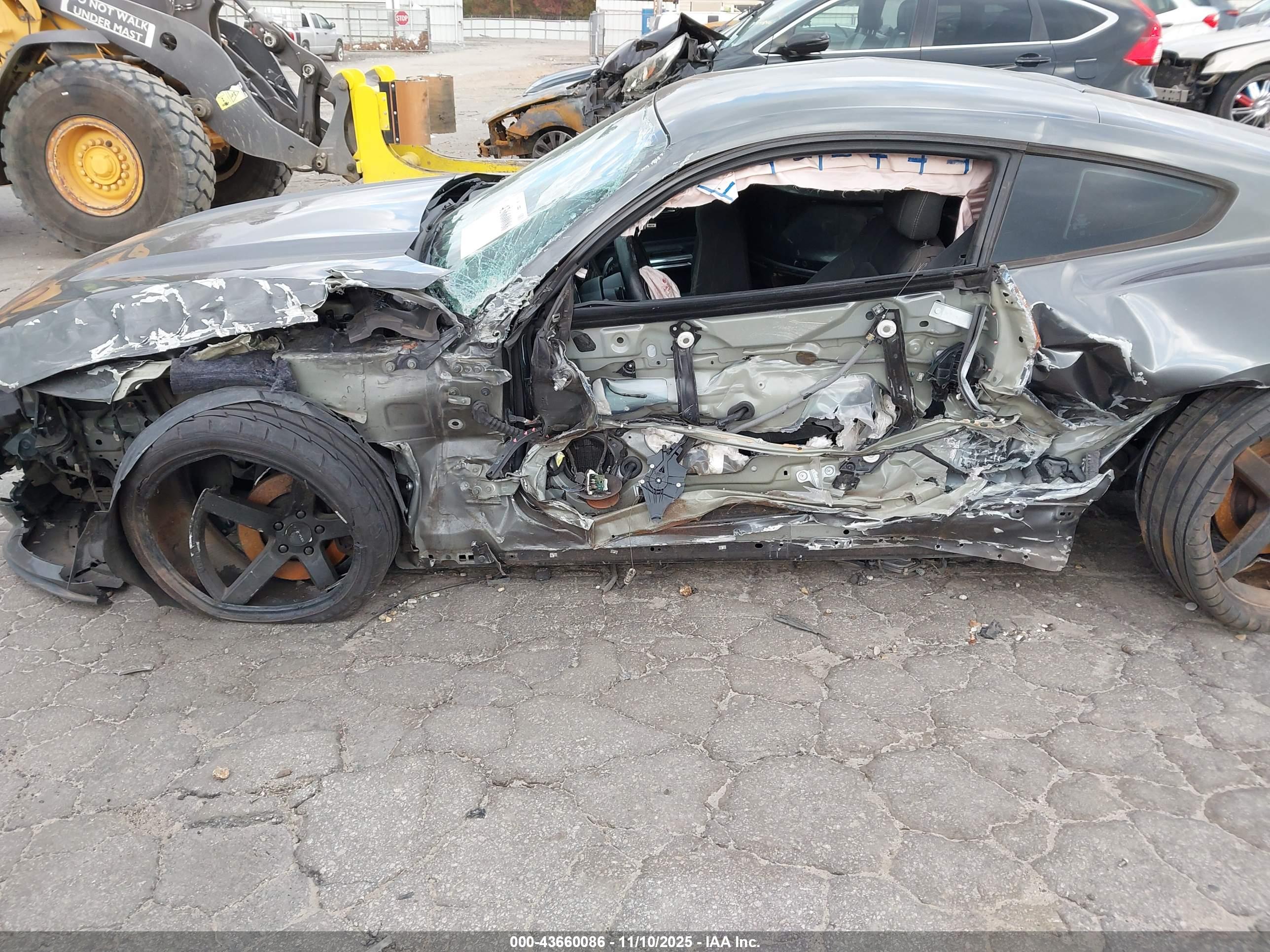 FORD MUSTANG image 6