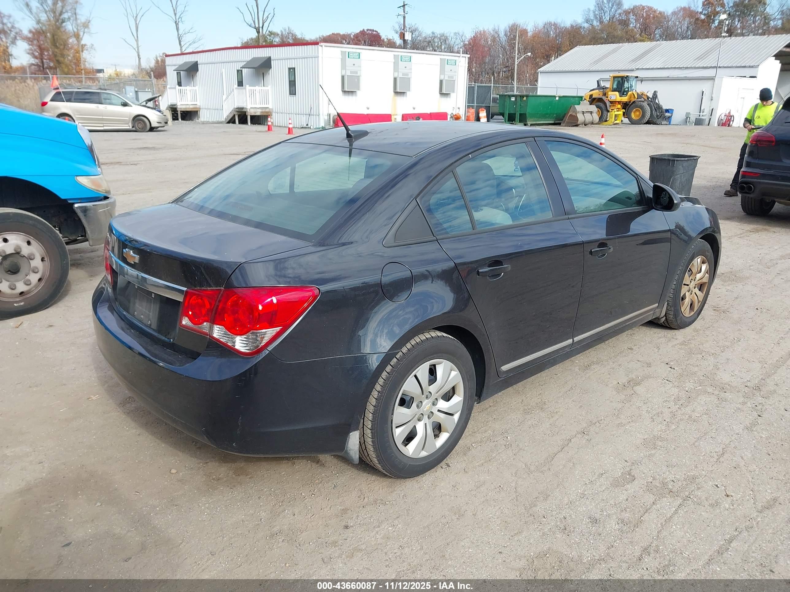 CHEVROLET CRUZE image 4
