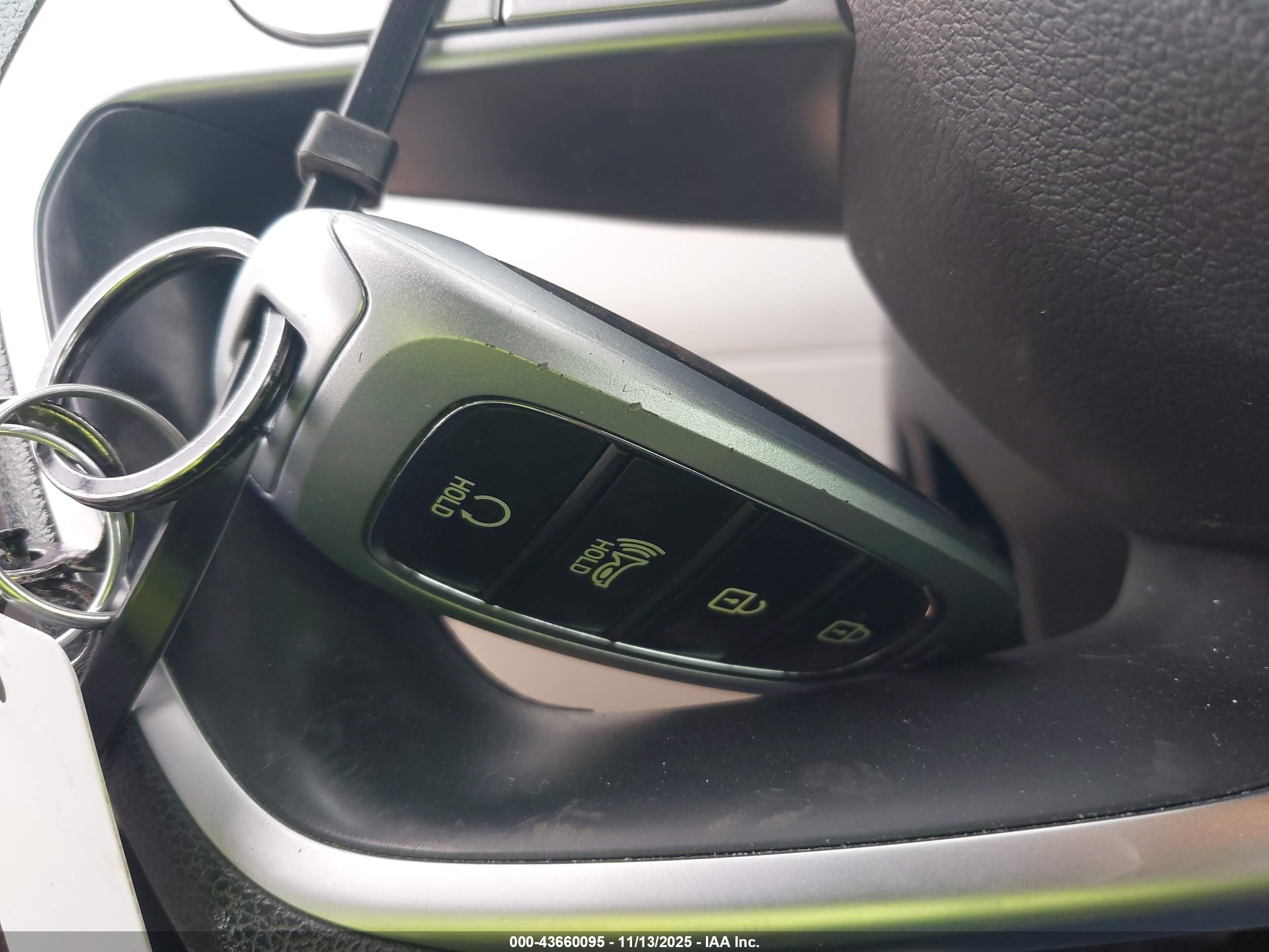 HYUNDAI TUCSON image 11