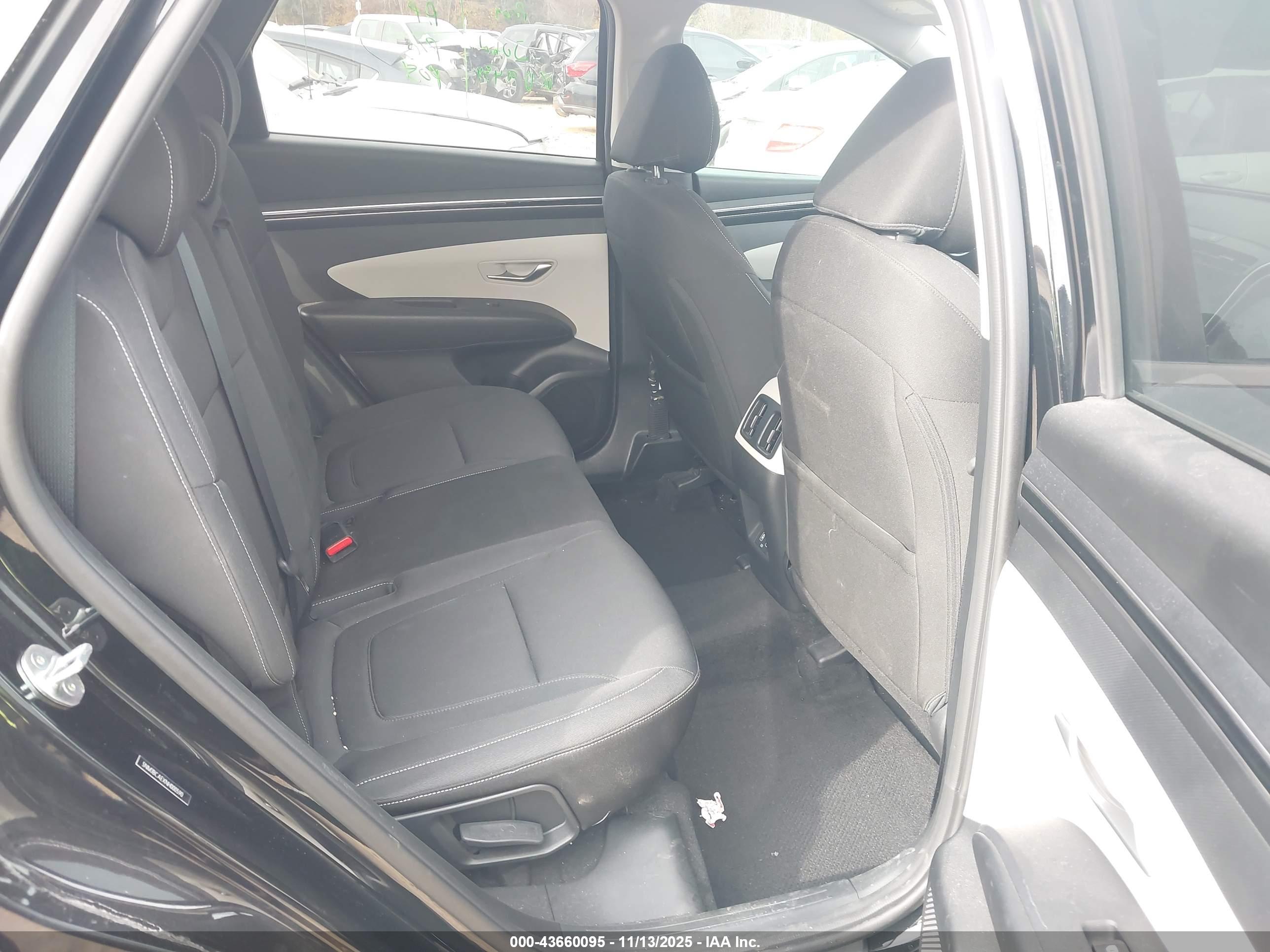 HYUNDAI TUCSON image 8