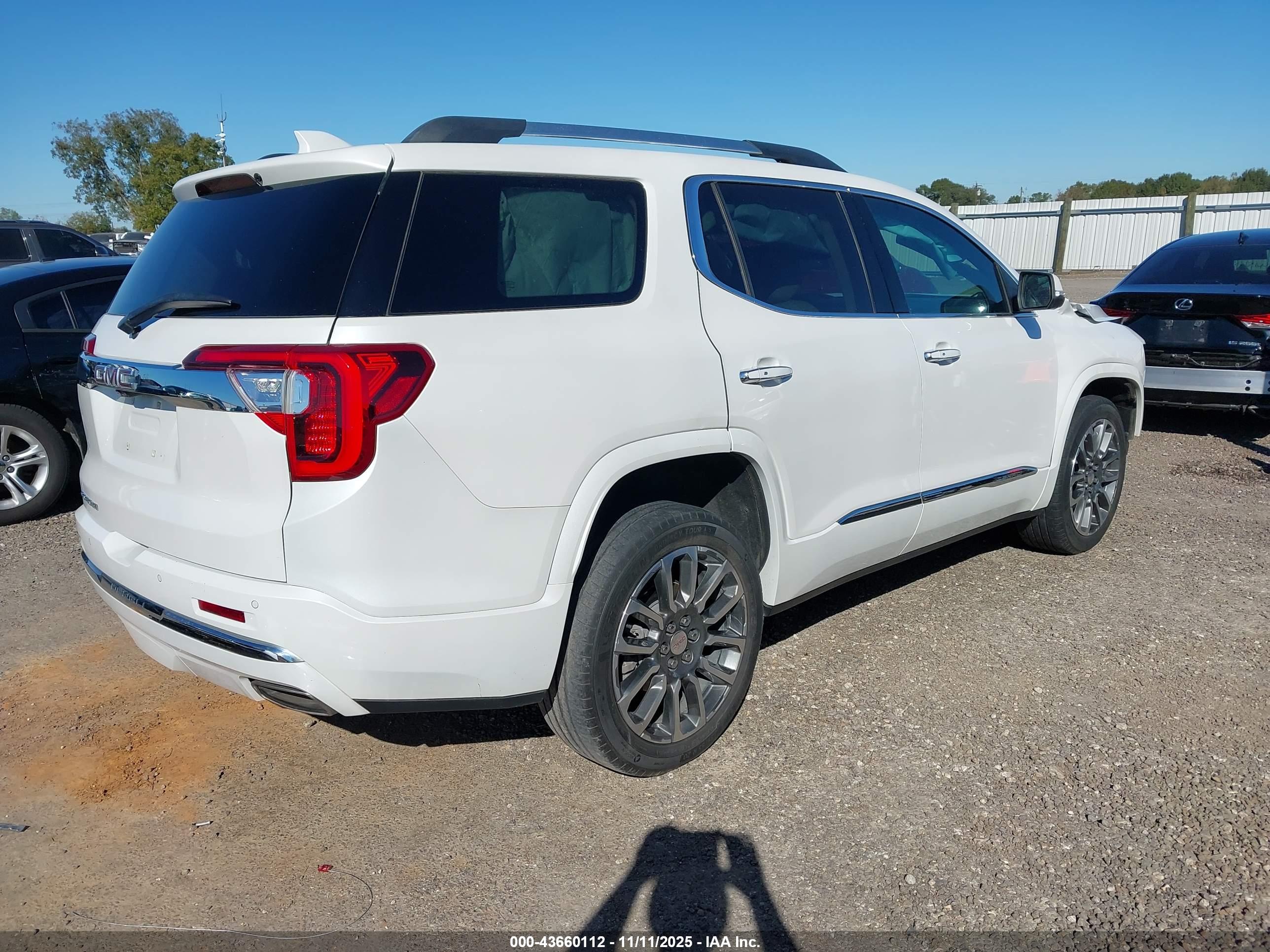 GMC ACADIA image 4
