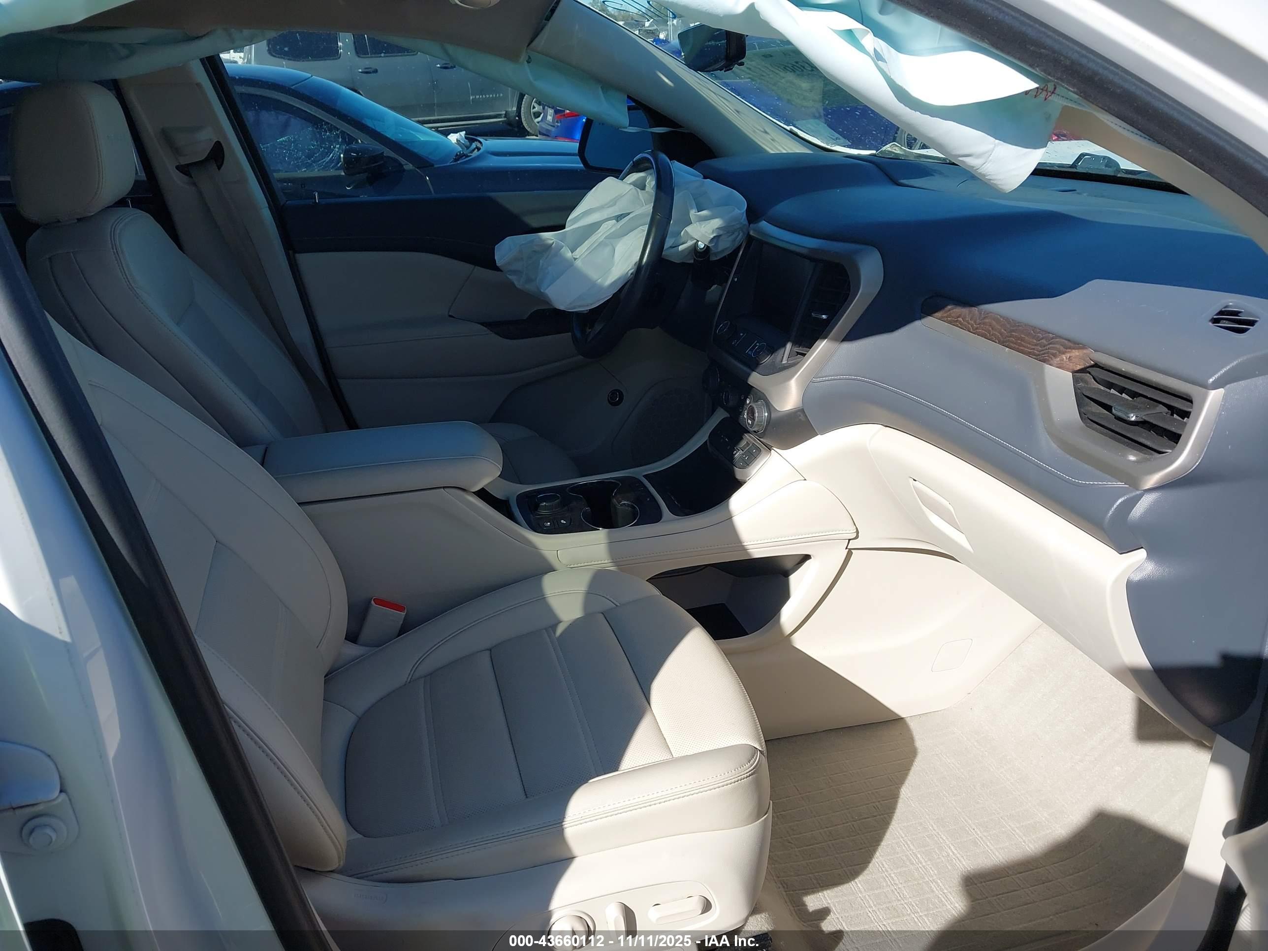 GMC ACADIA image 5