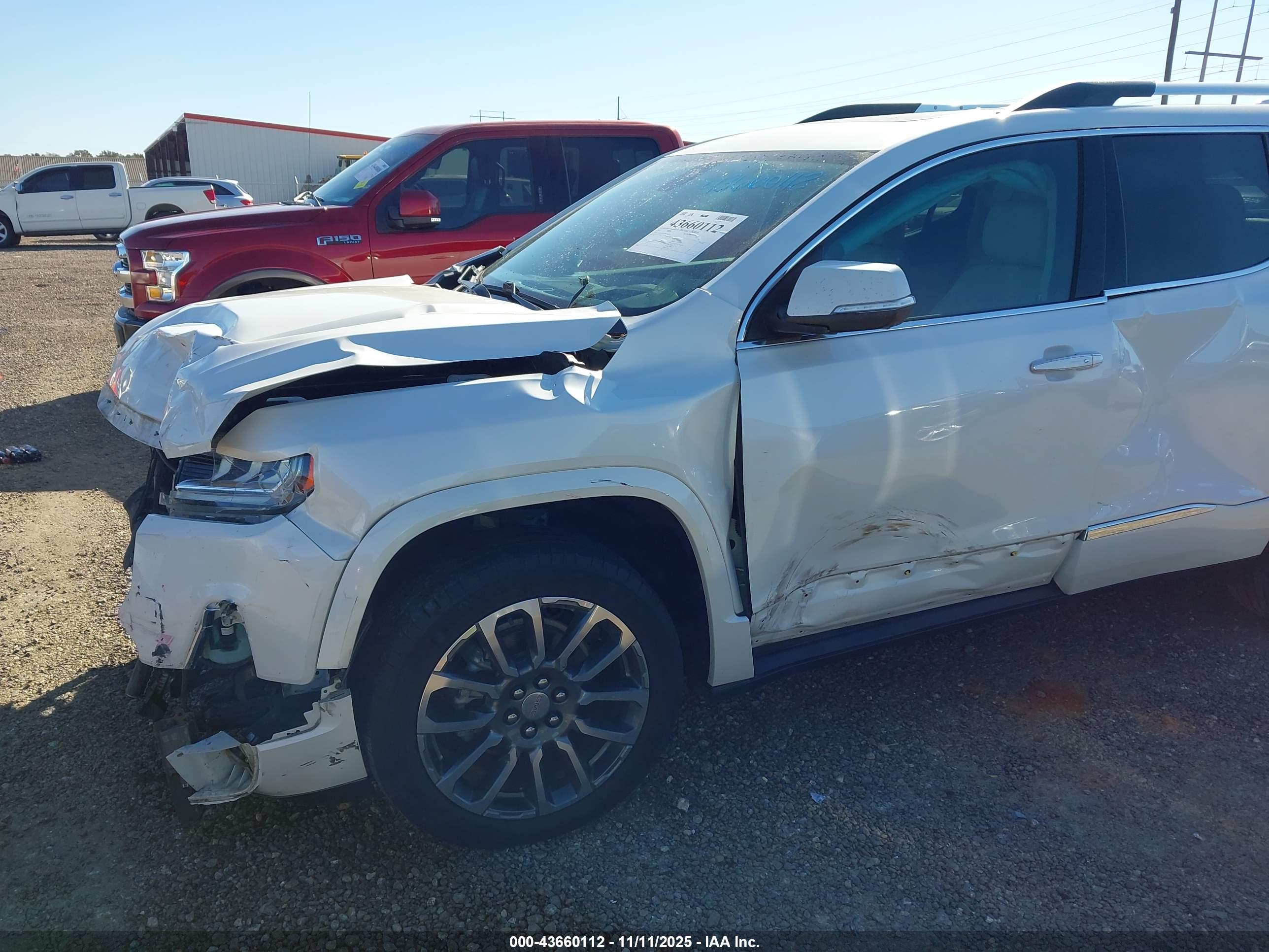 GMC ACADIA image 6
