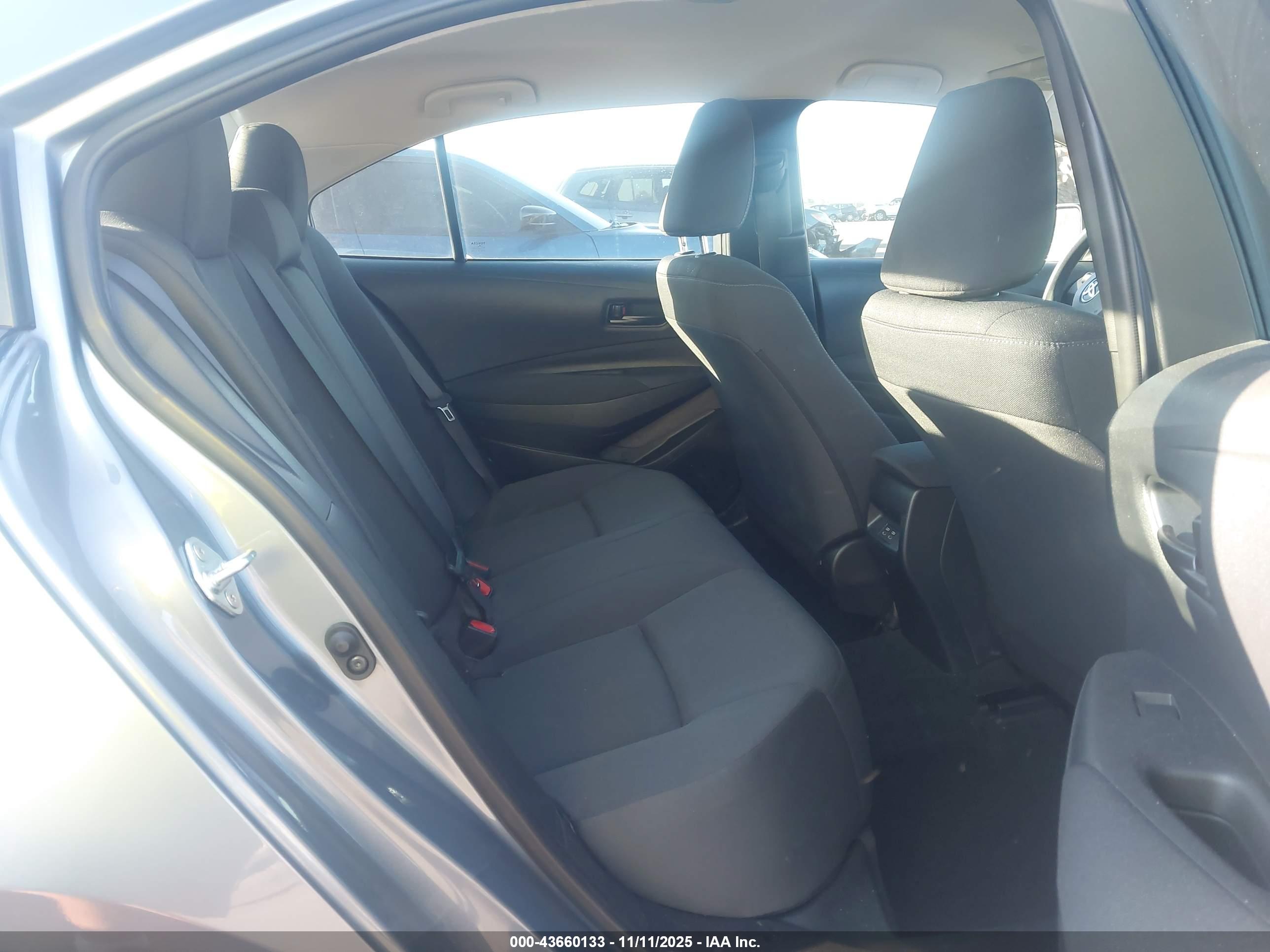 TOYOTA COROLLA image 8