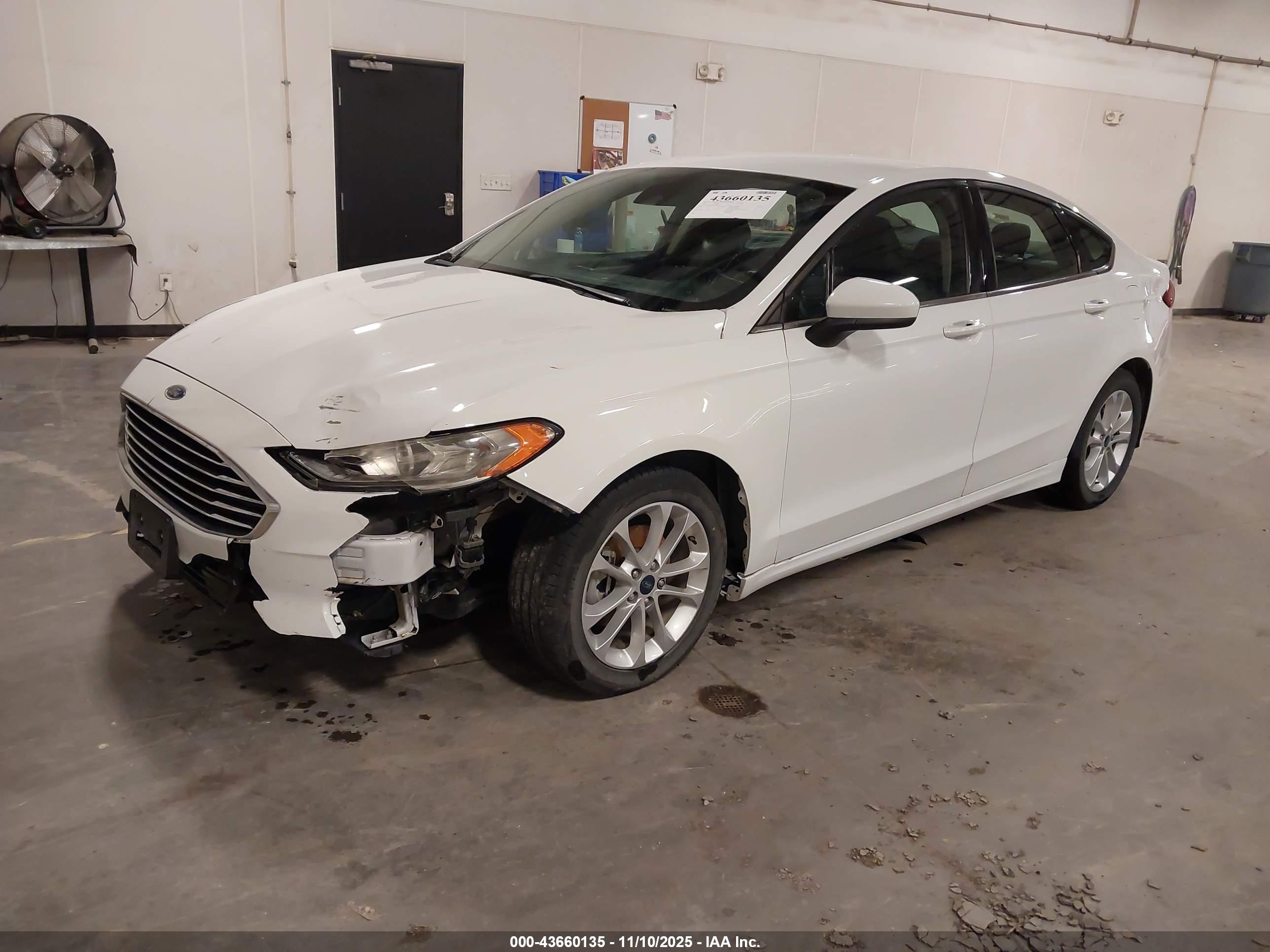 FORD FUSION image 2
