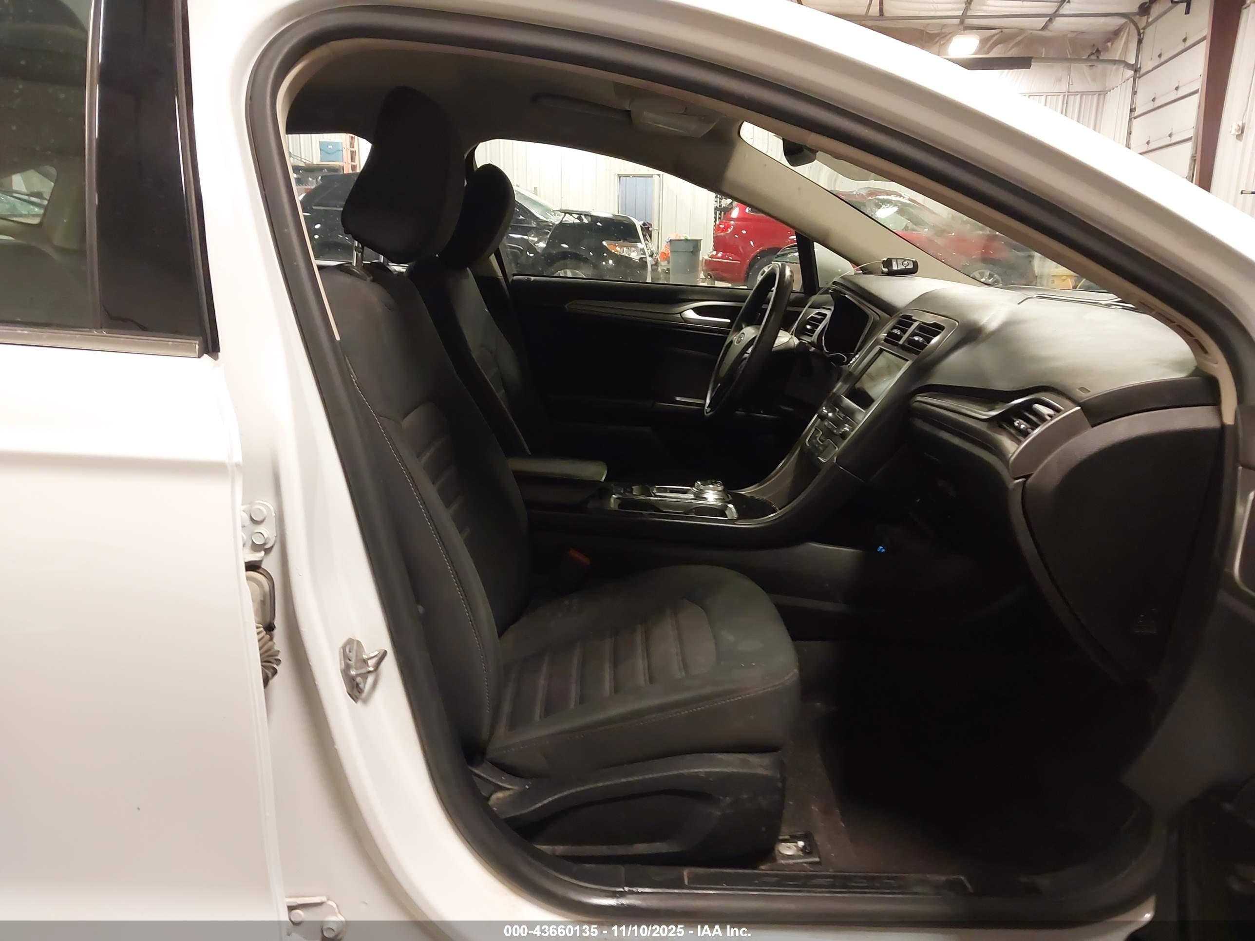 FORD FUSION image 5