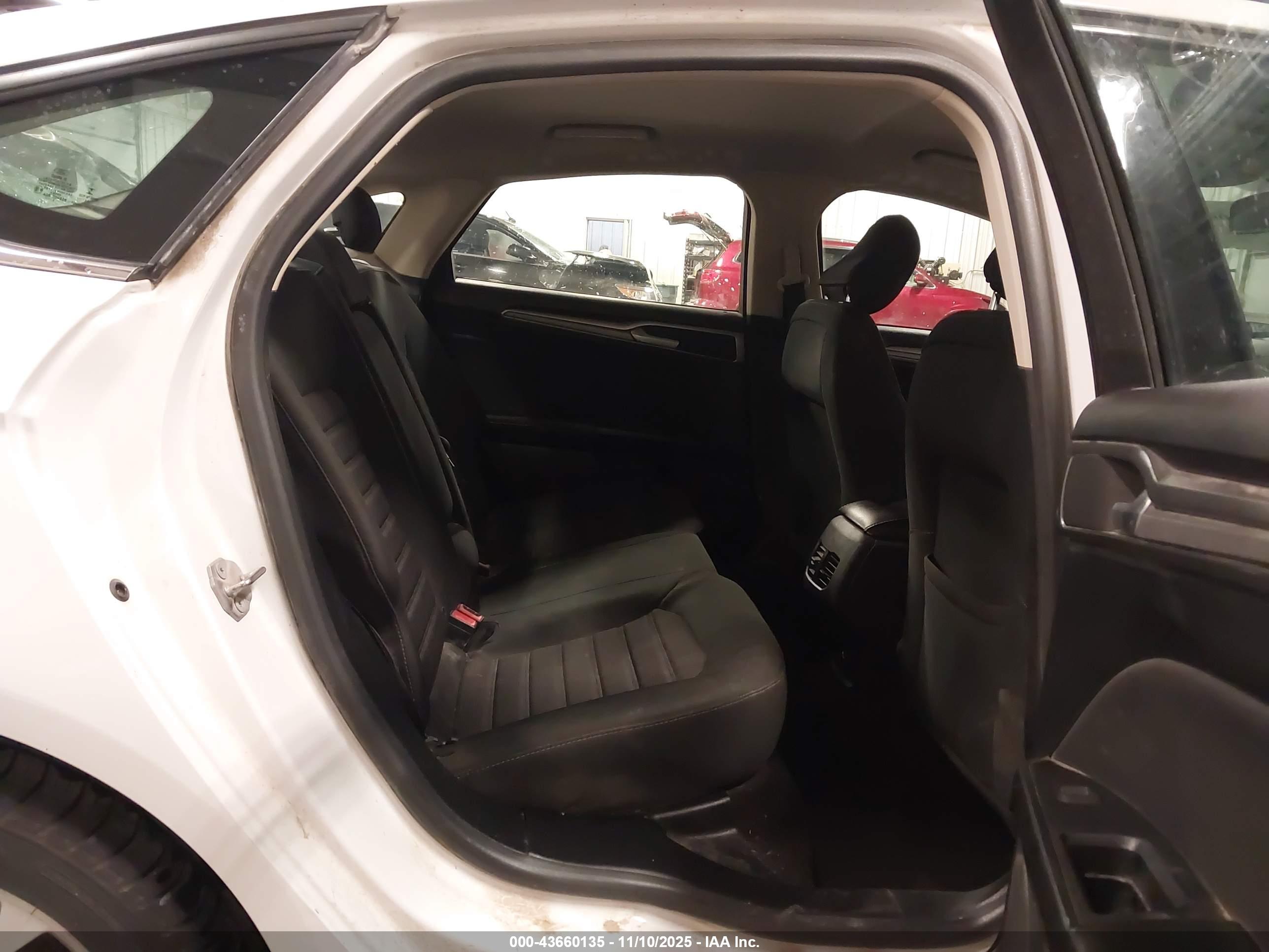 FORD FUSION image 8