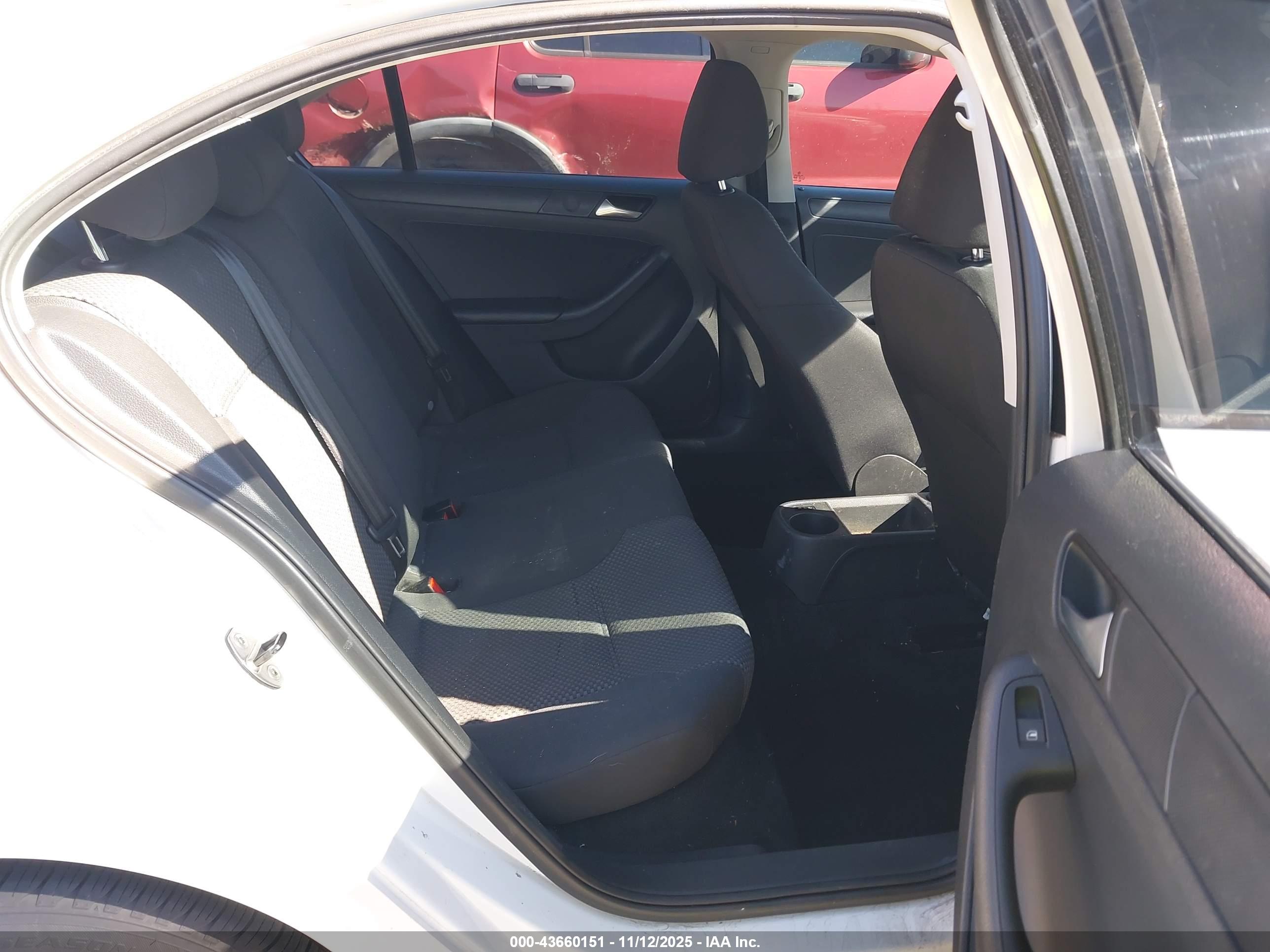 VOLKSWAGEN JETTA image 8