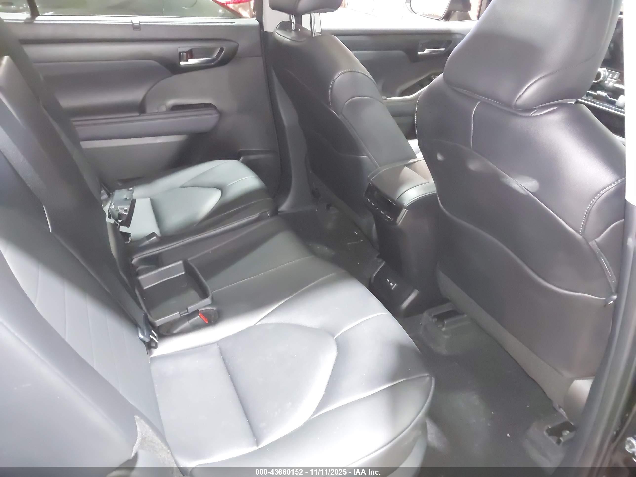 TOYOTA HIGHLANDER image 8