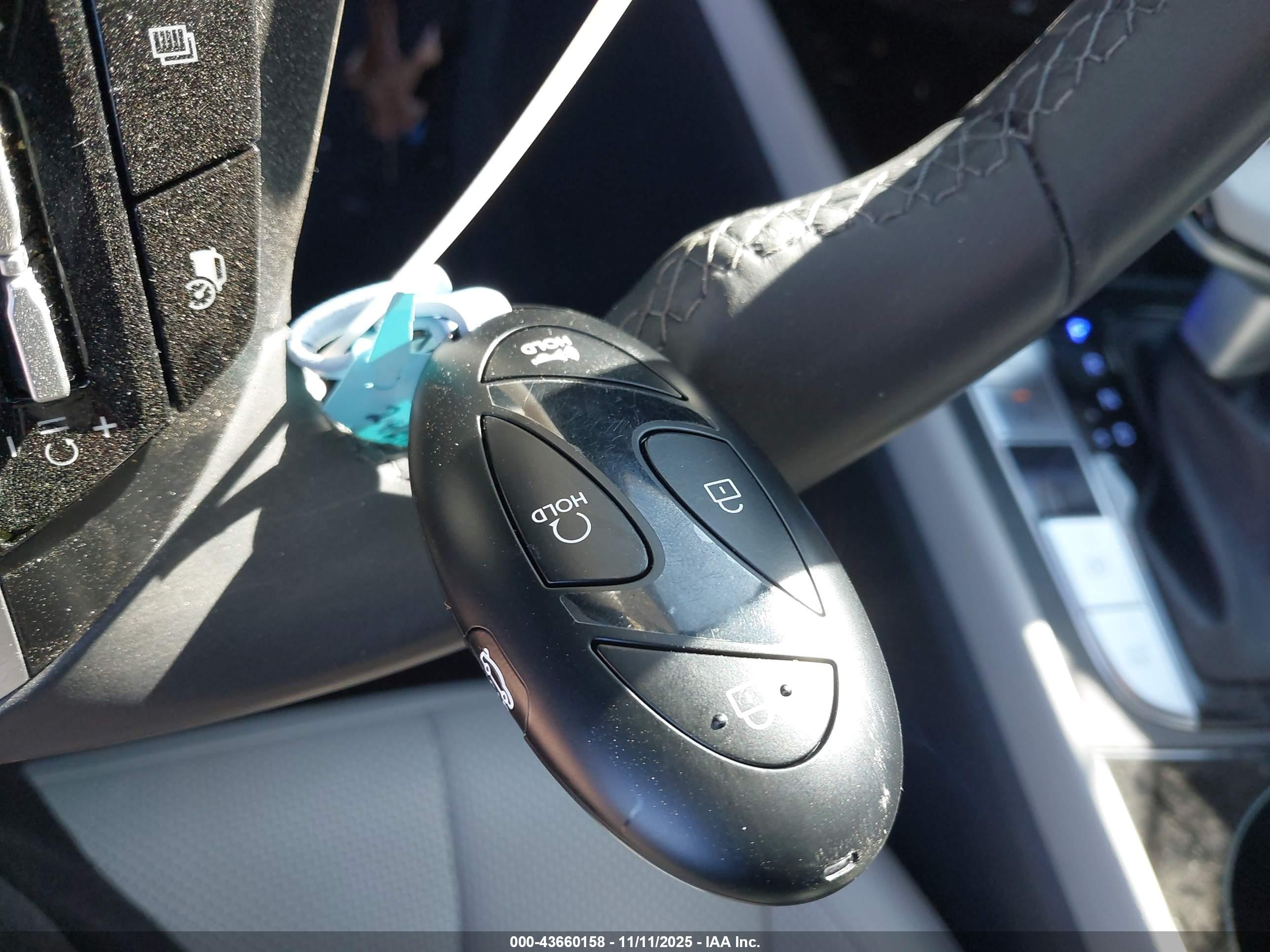HYUNDAI ELANTRA image 11