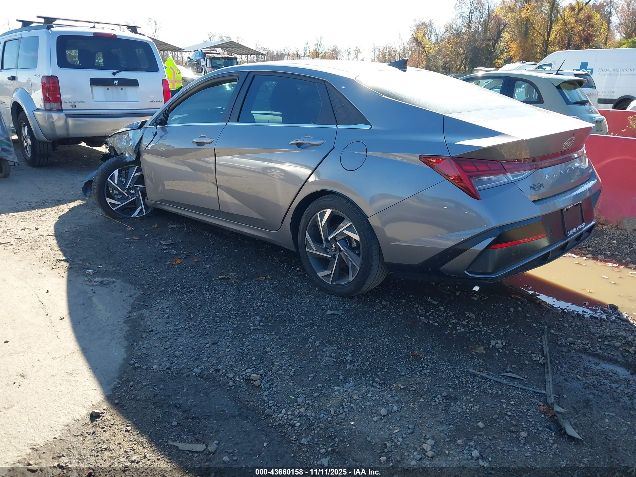 HYUNDAI ELANTRA image 3
