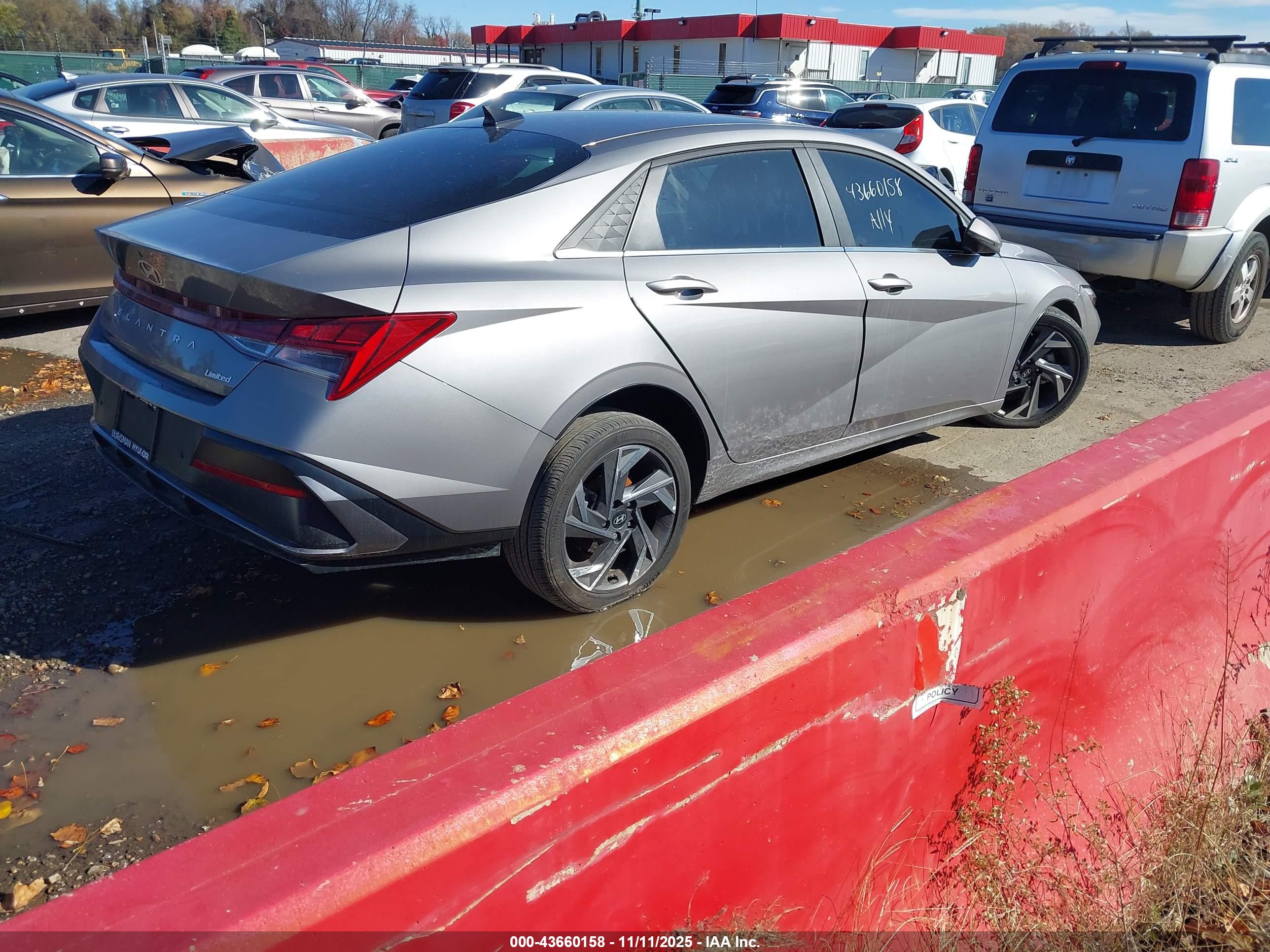 HYUNDAI ELANTRA image 4