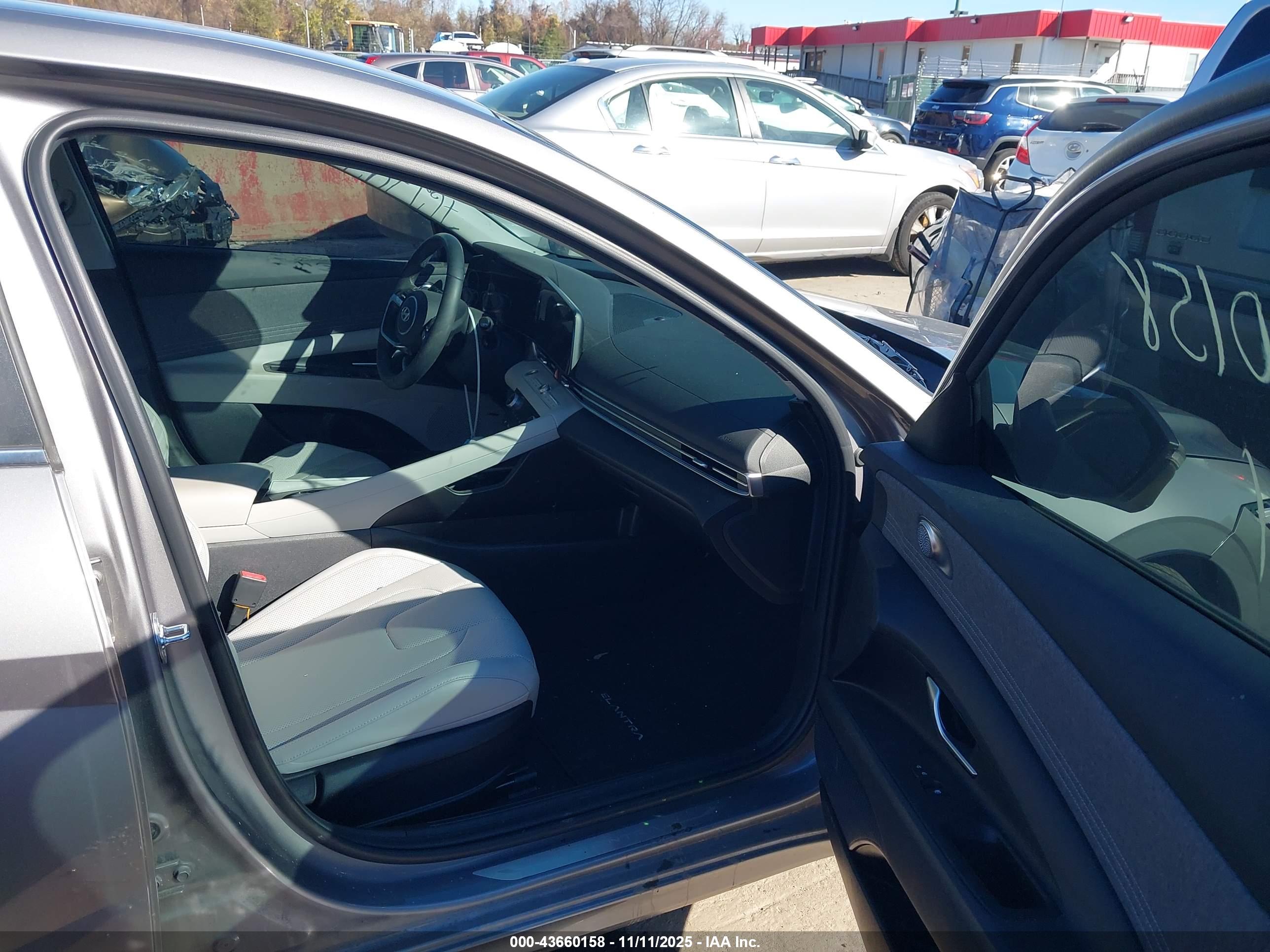 HYUNDAI ELANTRA image 5