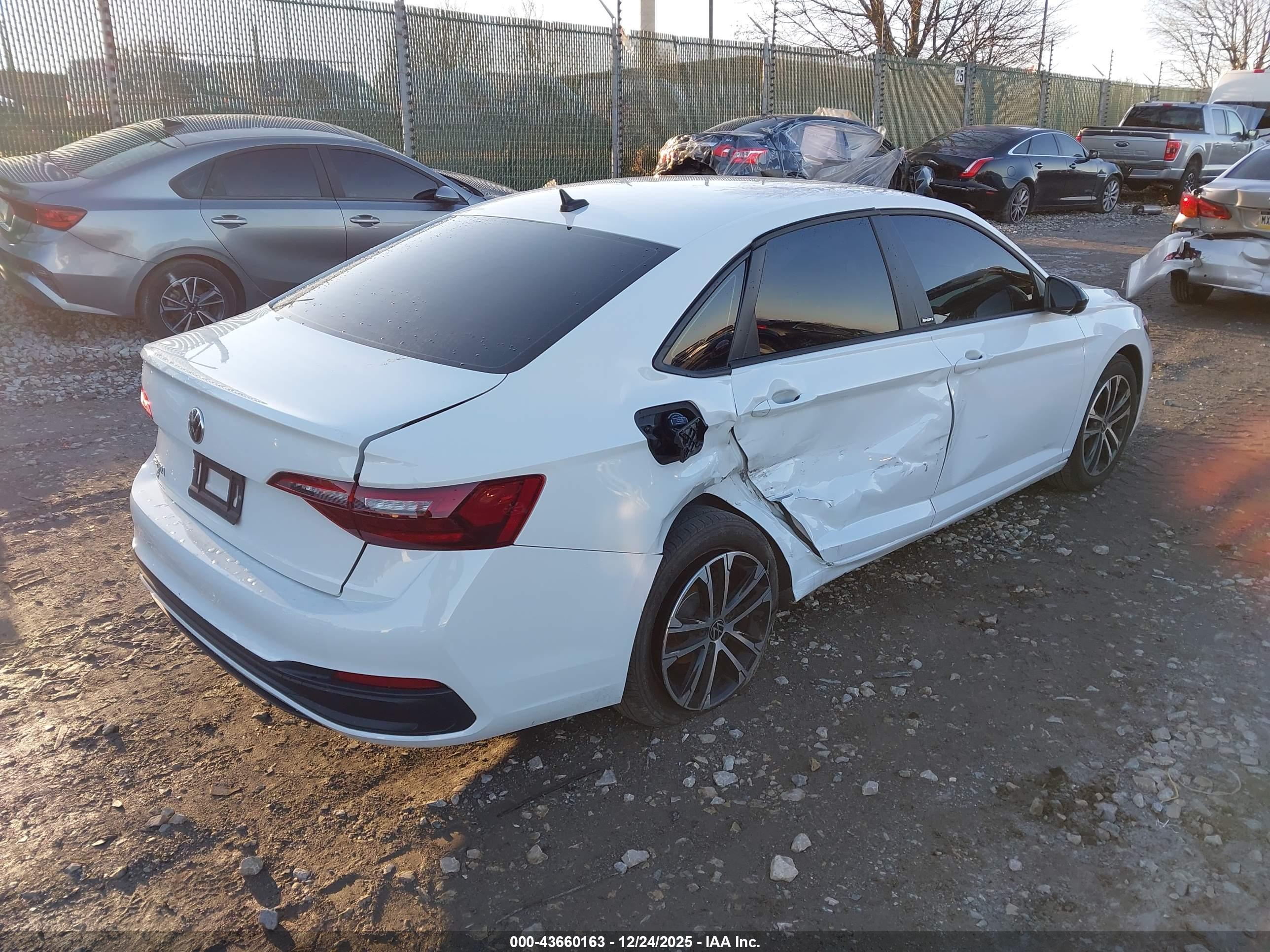 VOLKSWAGEN JETTA image 4