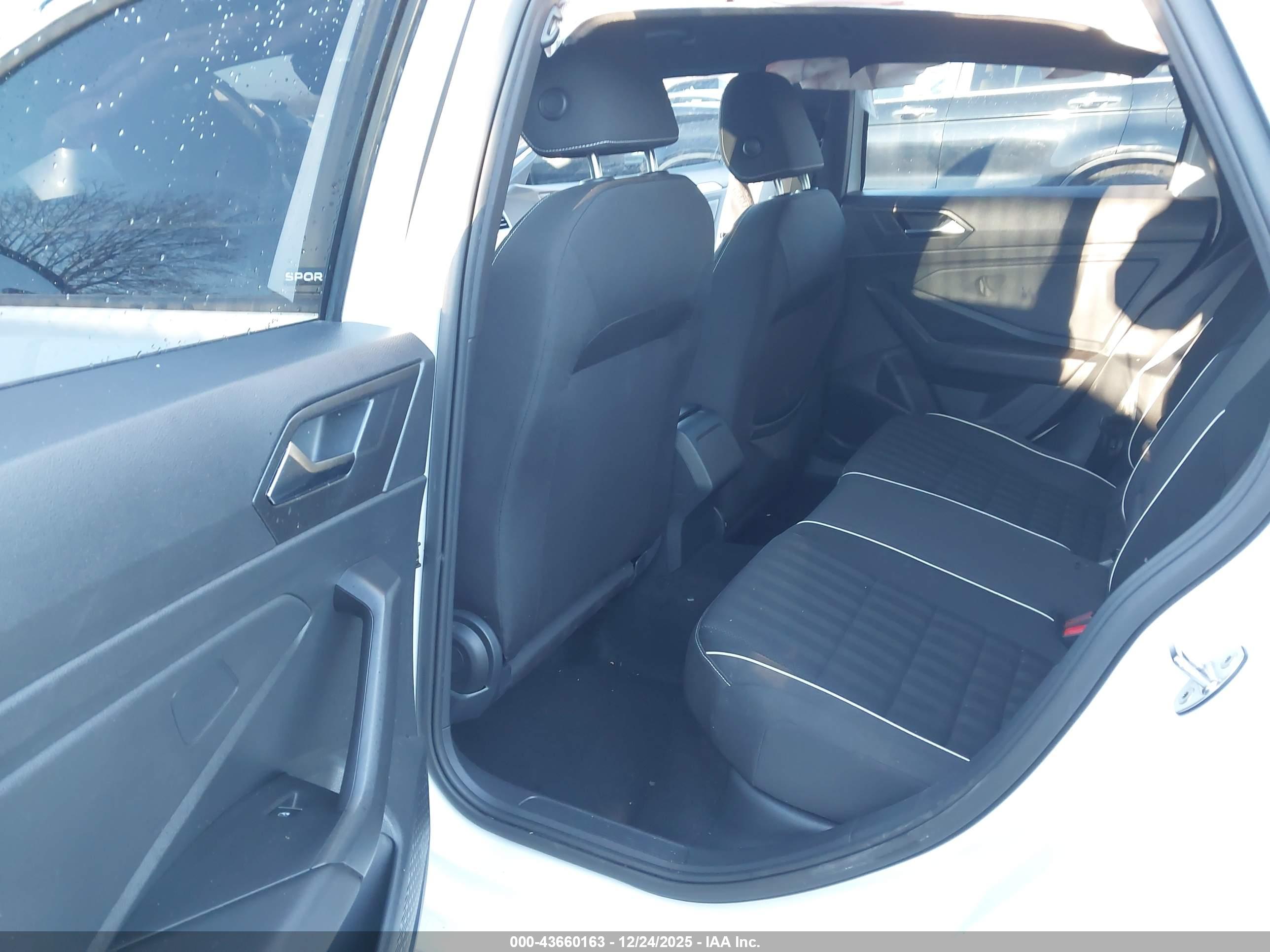 VOLKSWAGEN JETTA image 8