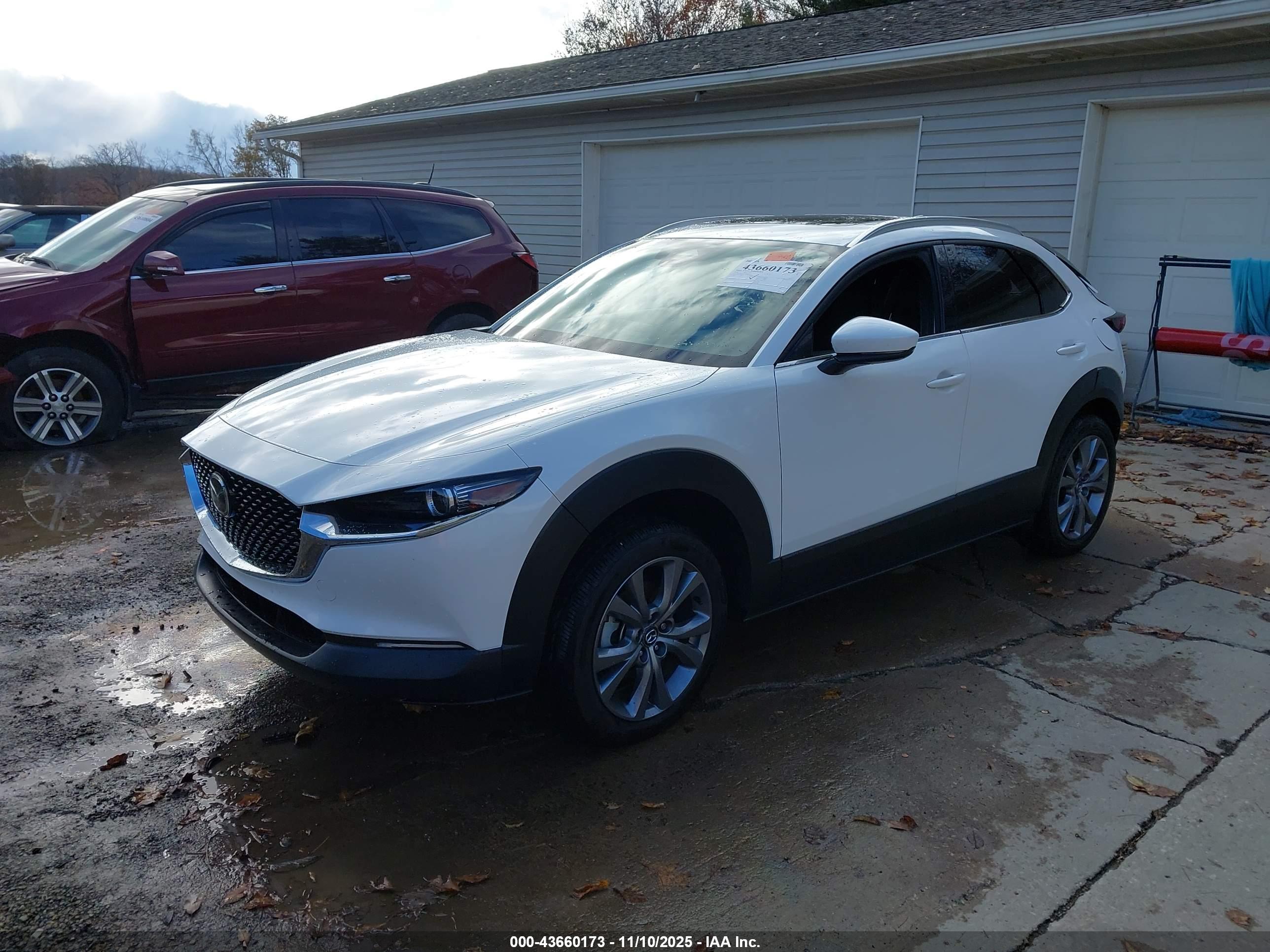 MAZDA CX-30 image 2