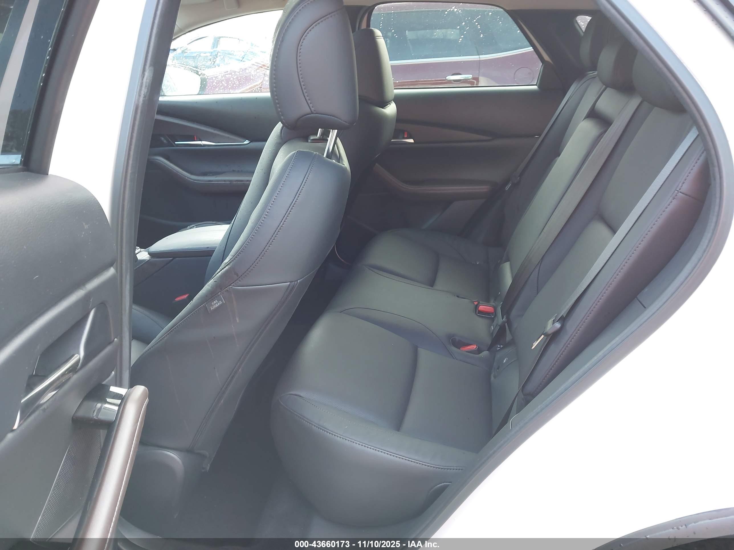 MAZDA CX-30 image 8
