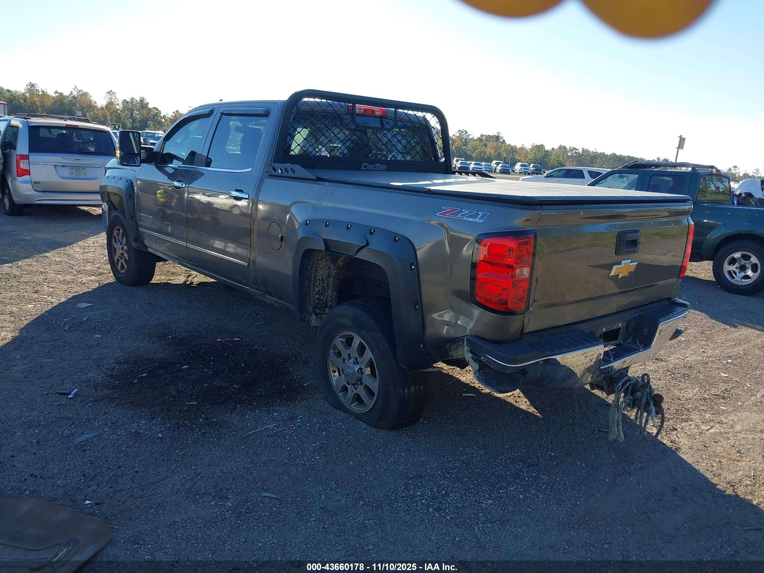 CHEVROLET SILVERADO image 3