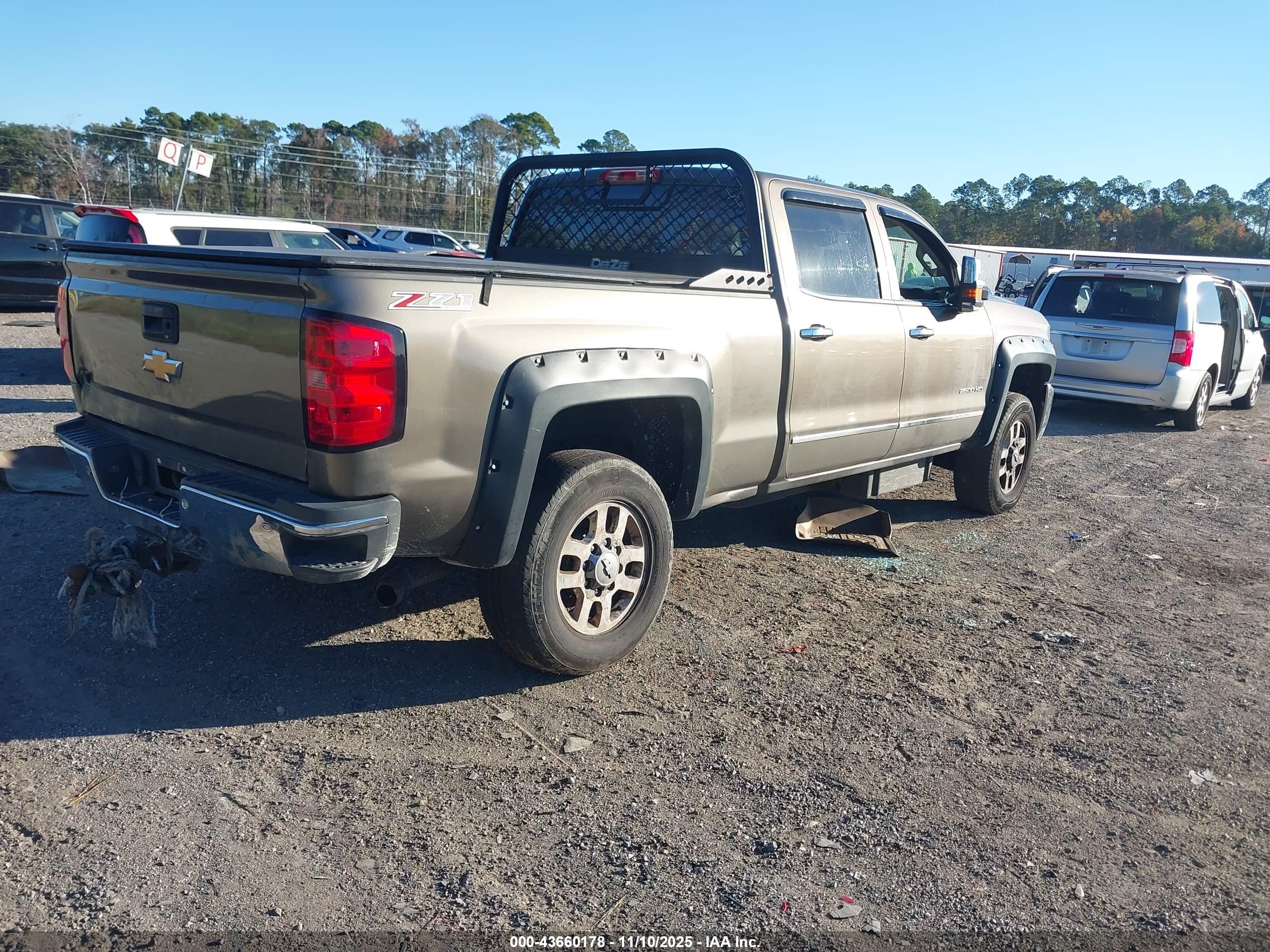 CHEVROLET SILVERADO image 4