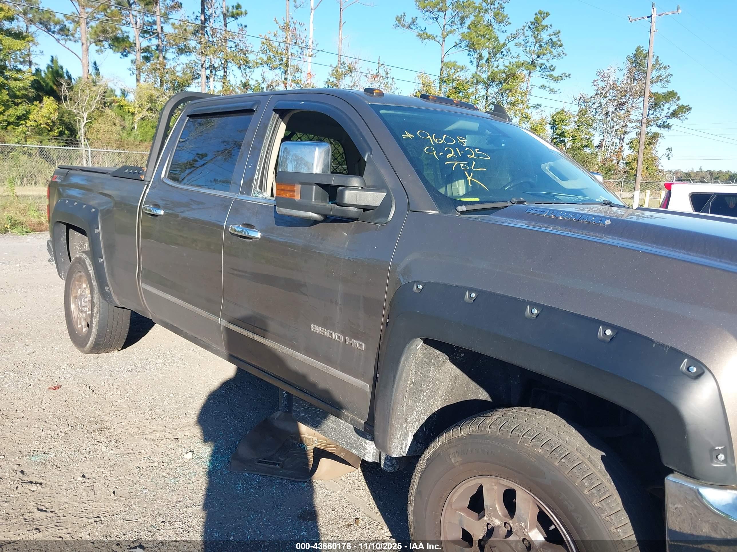 CHEVROLET SILVERADO image 6
