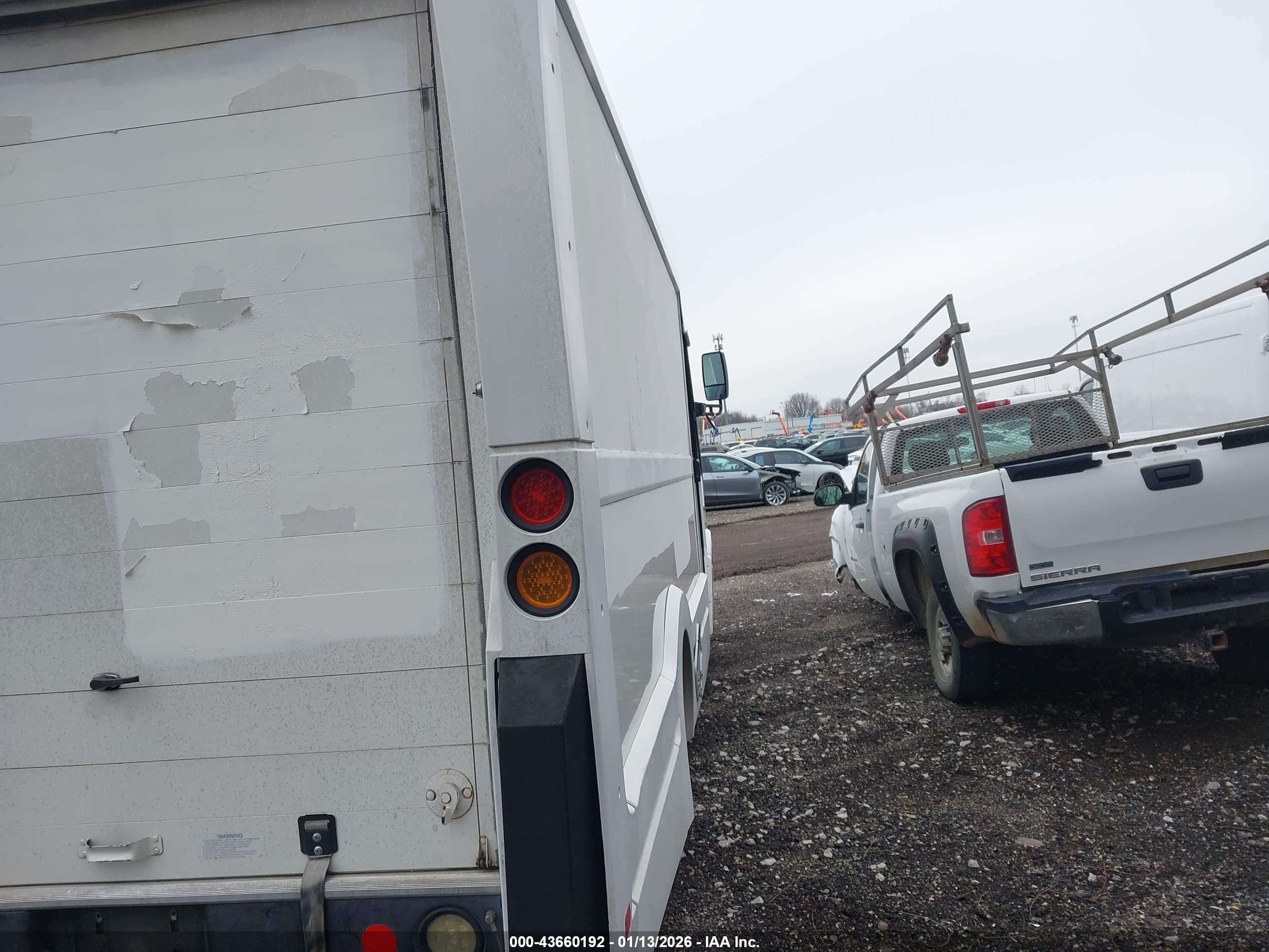 ISUZU COMMERCIAL image 4