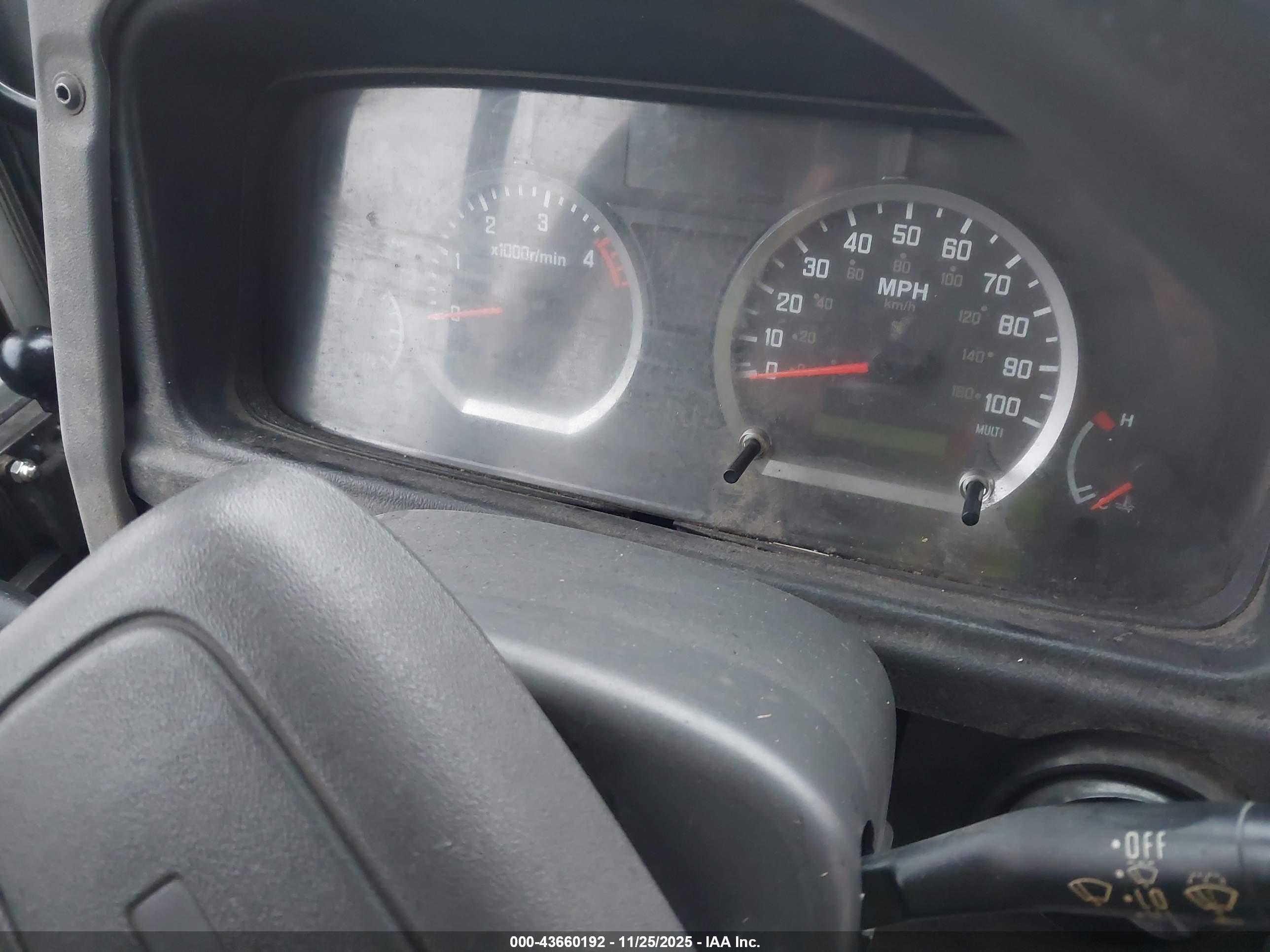 ISUZU COMMERCIAL image 6