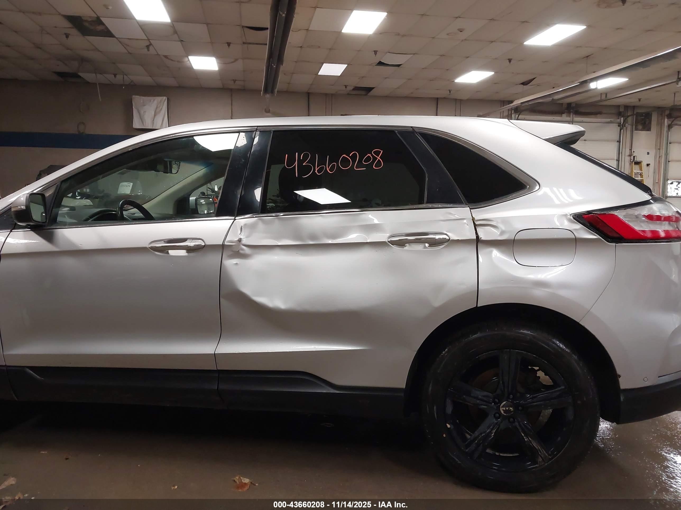 FORD EDGE image 6