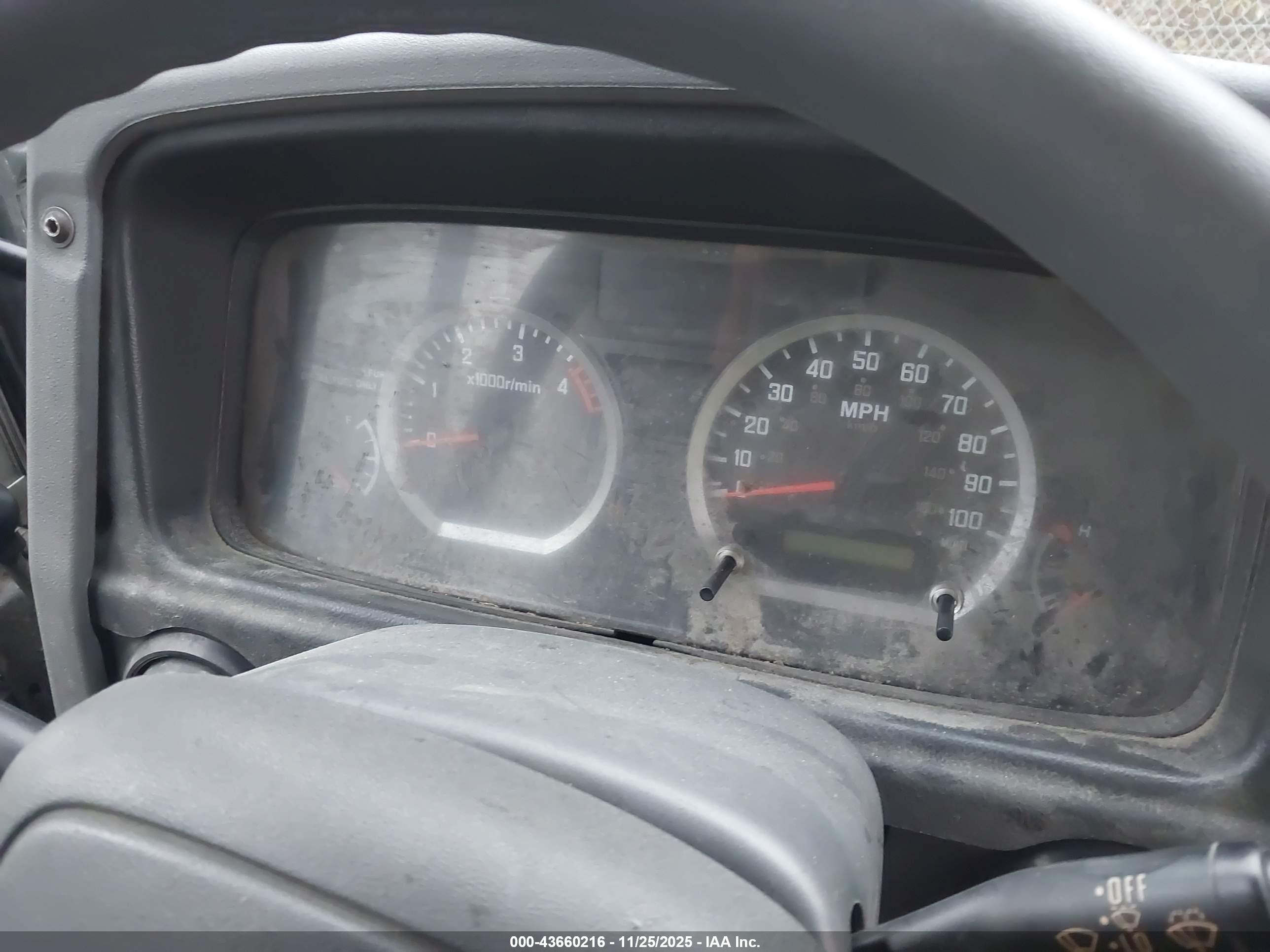ISUZU COMMERCIAL image 6