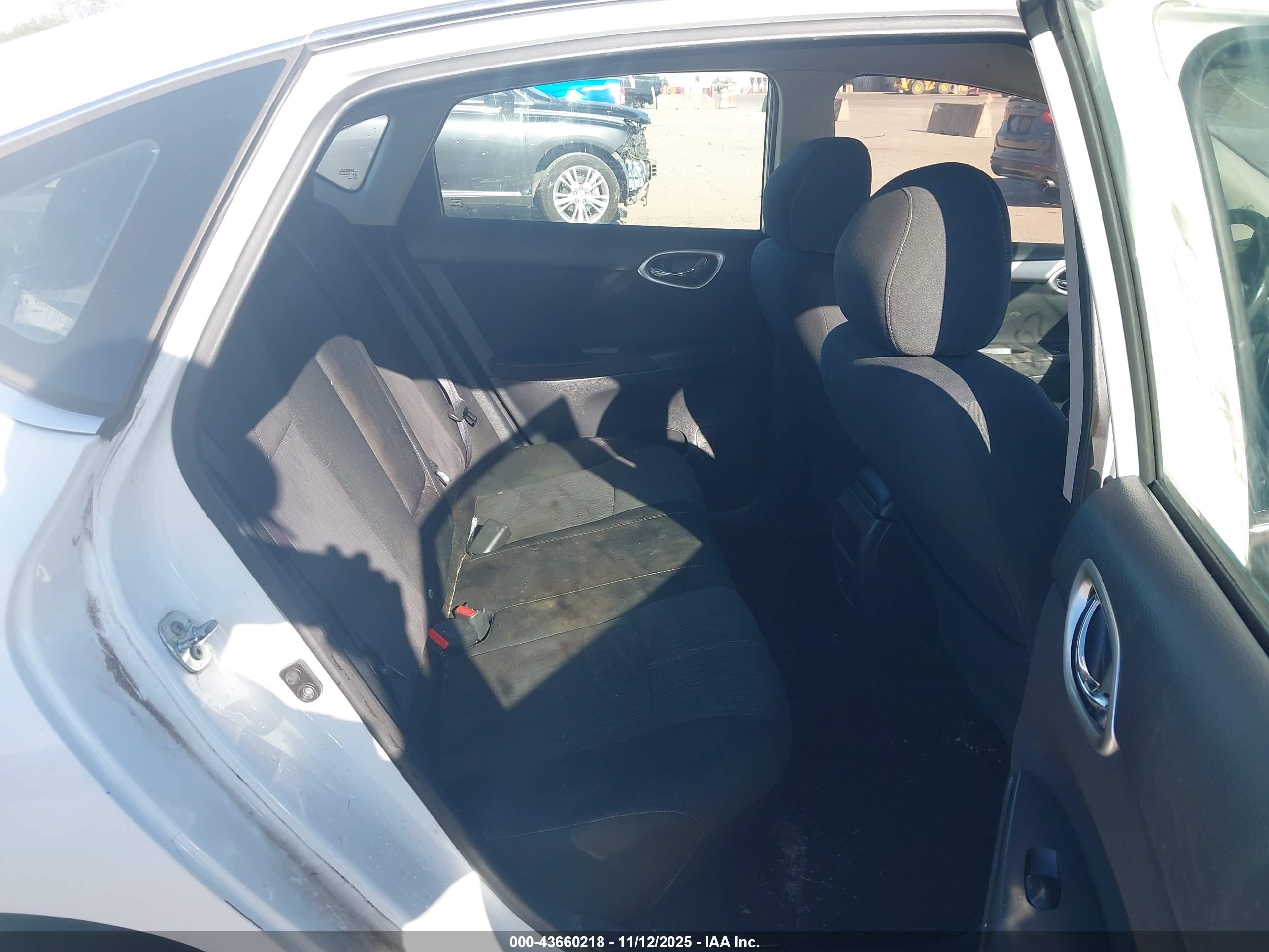 NISSAN SENTRA image 8