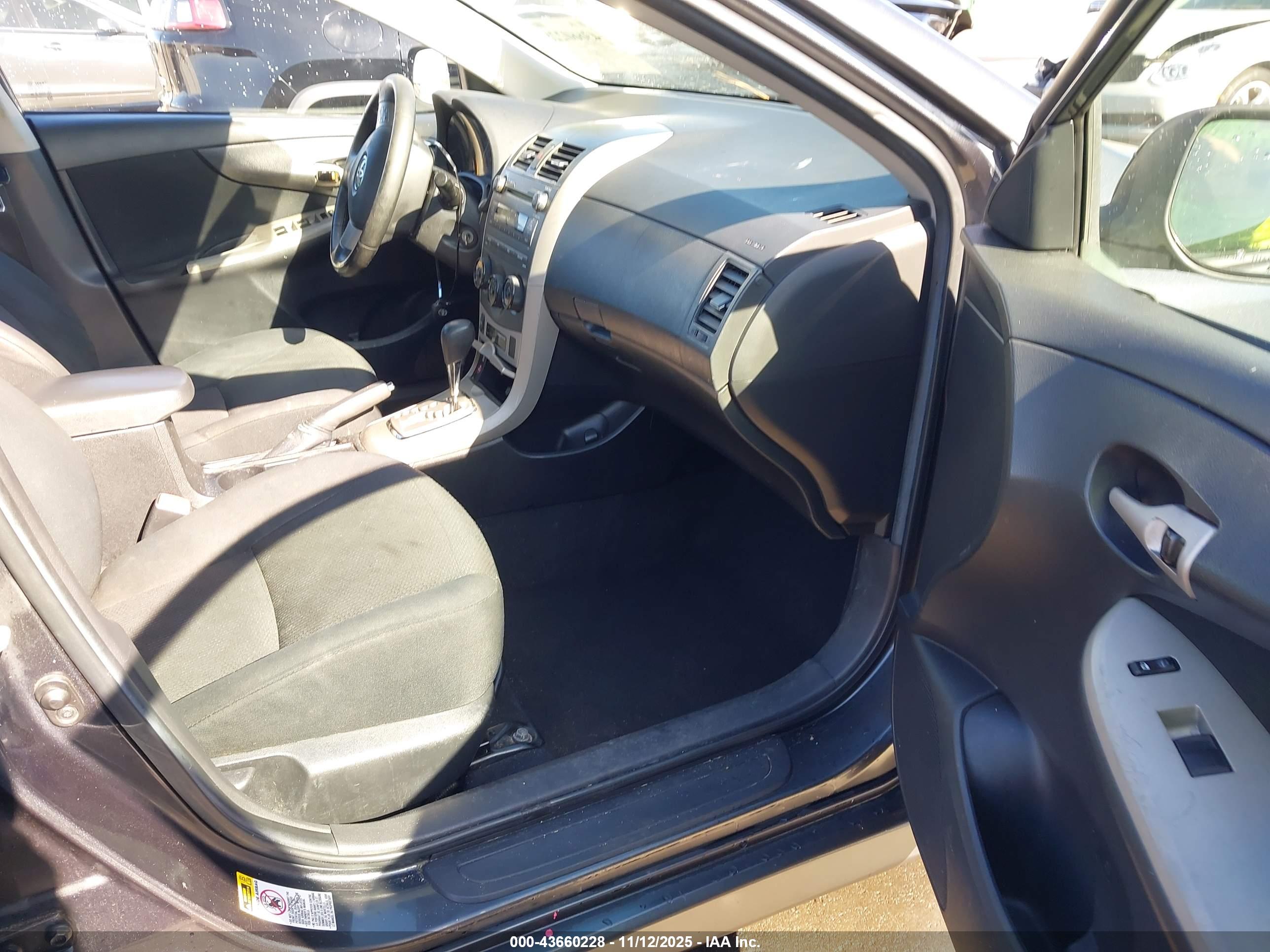 TOYOTA COROLLA image 5