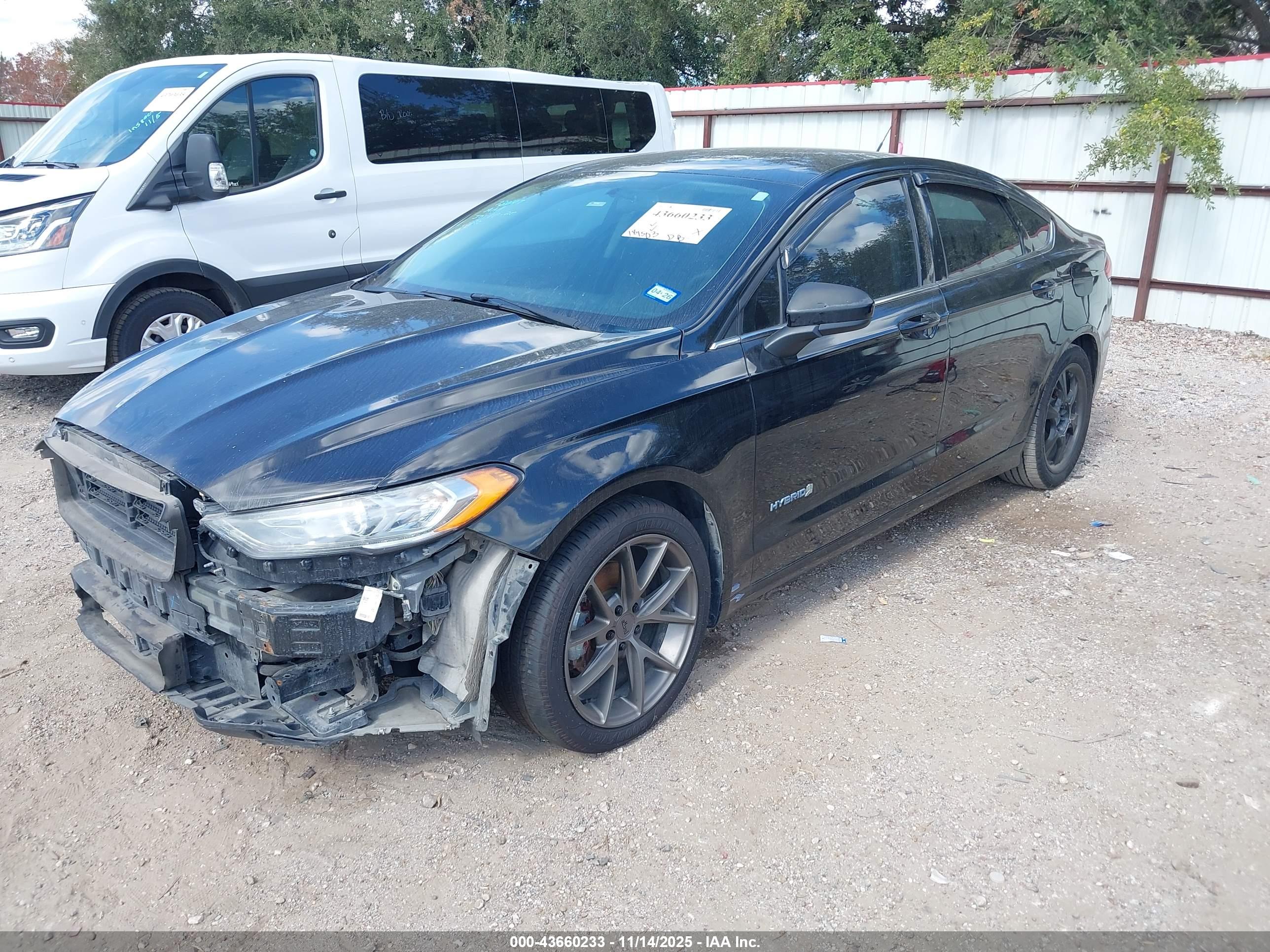 FORD FUSION image 2