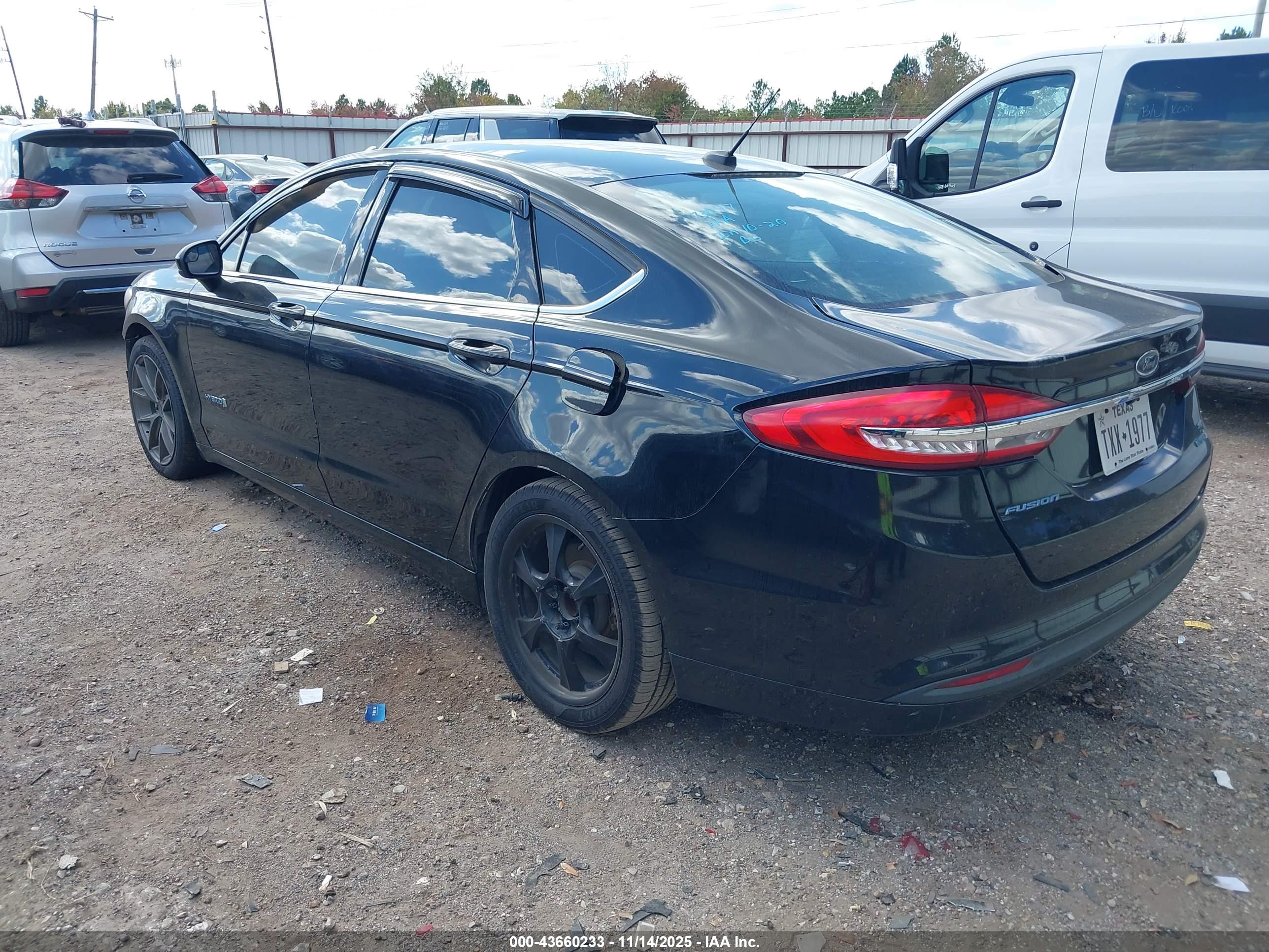 FORD FUSION image 3