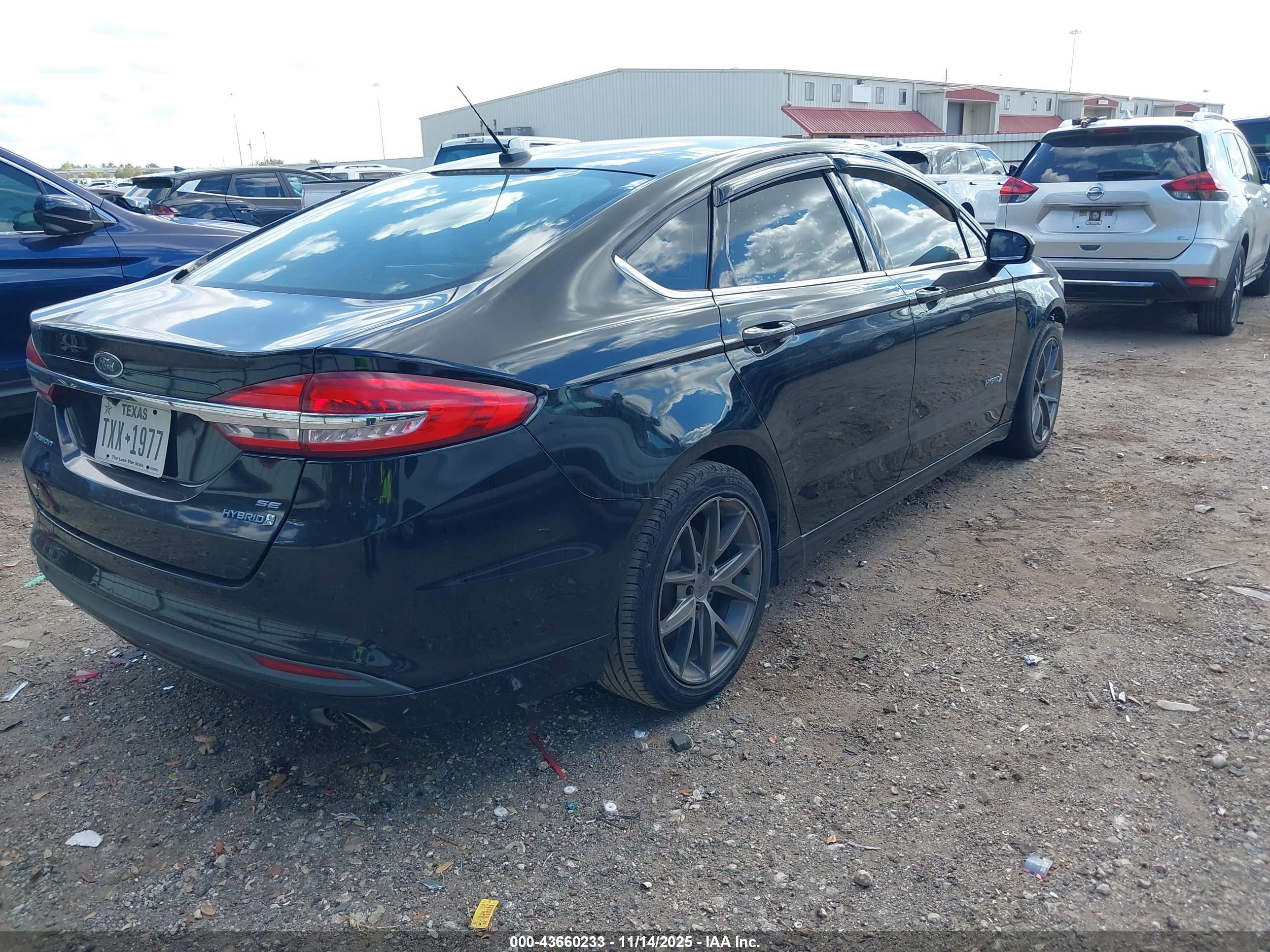 FORD FUSION image 4