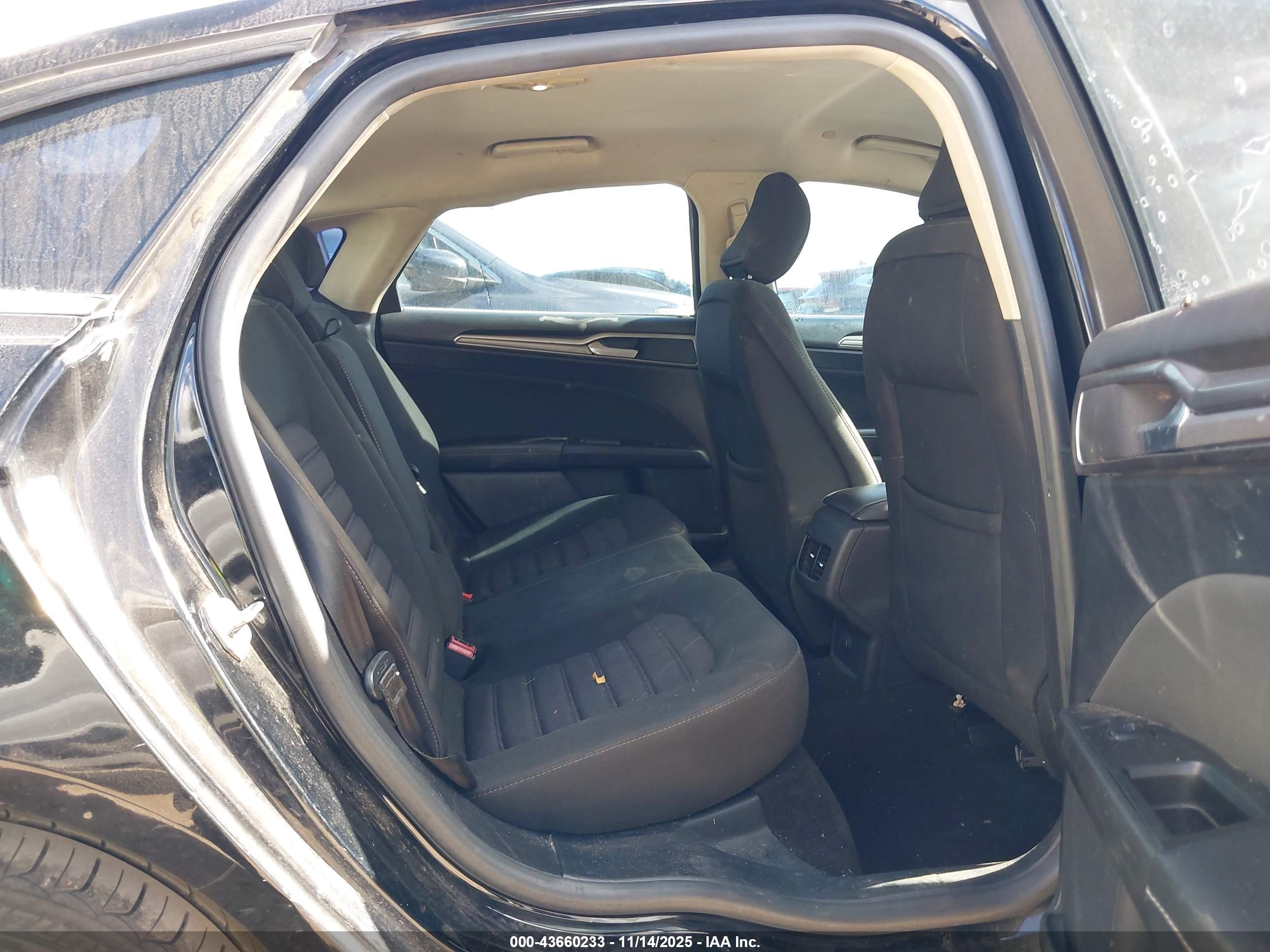 FORD FUSION image 8