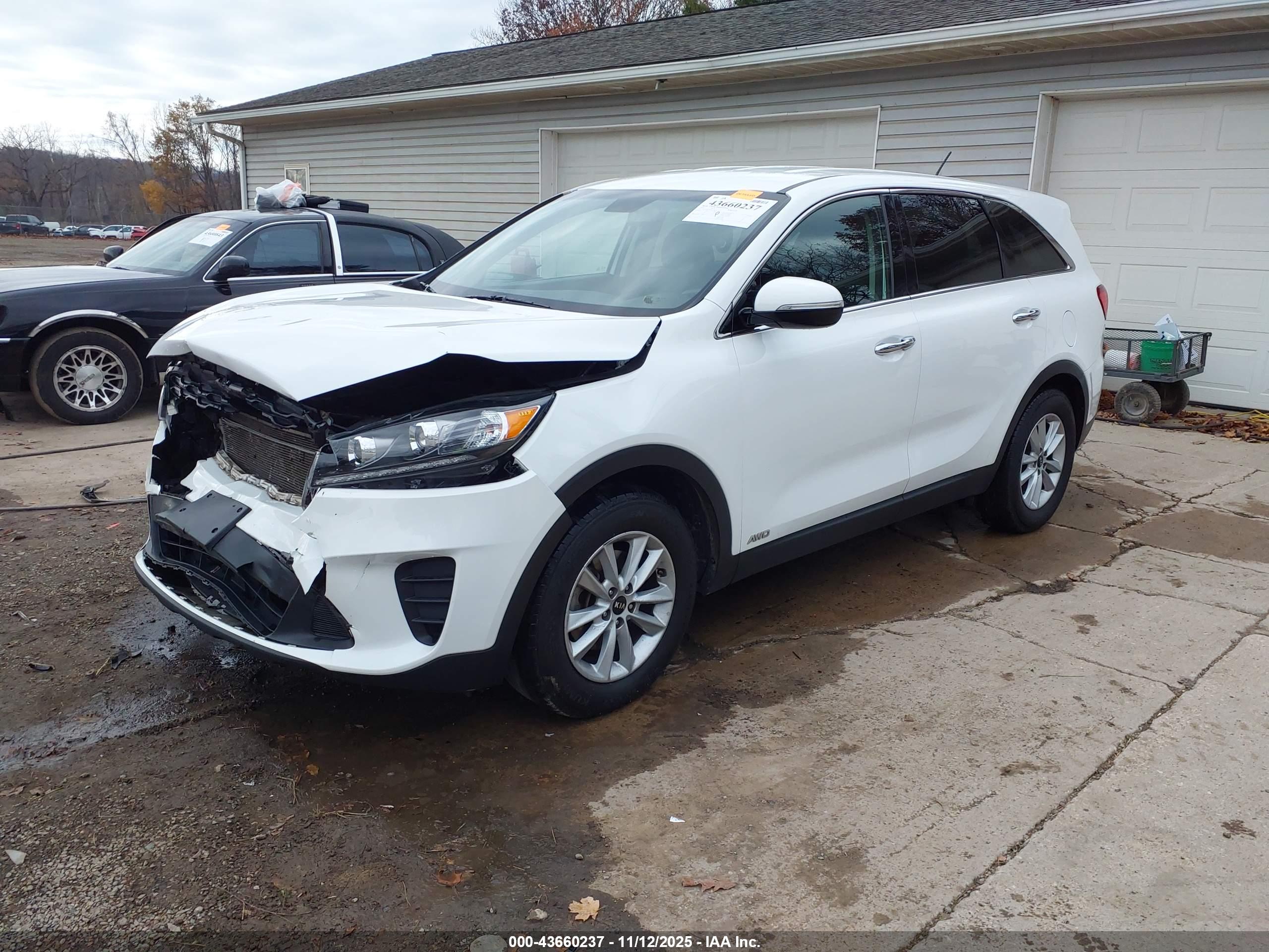 KIA SORENTO image 2