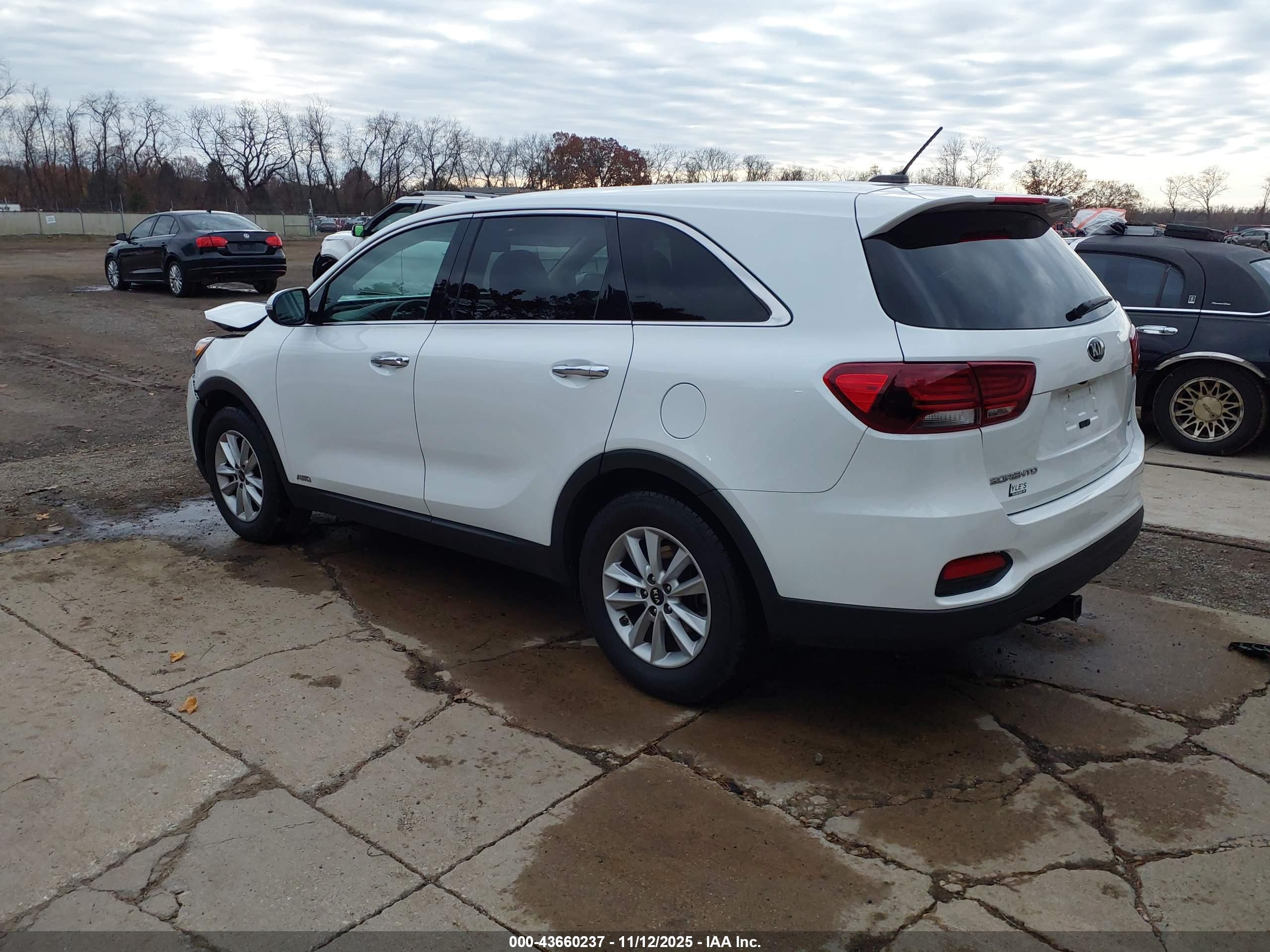 KIA SORENTO image 3