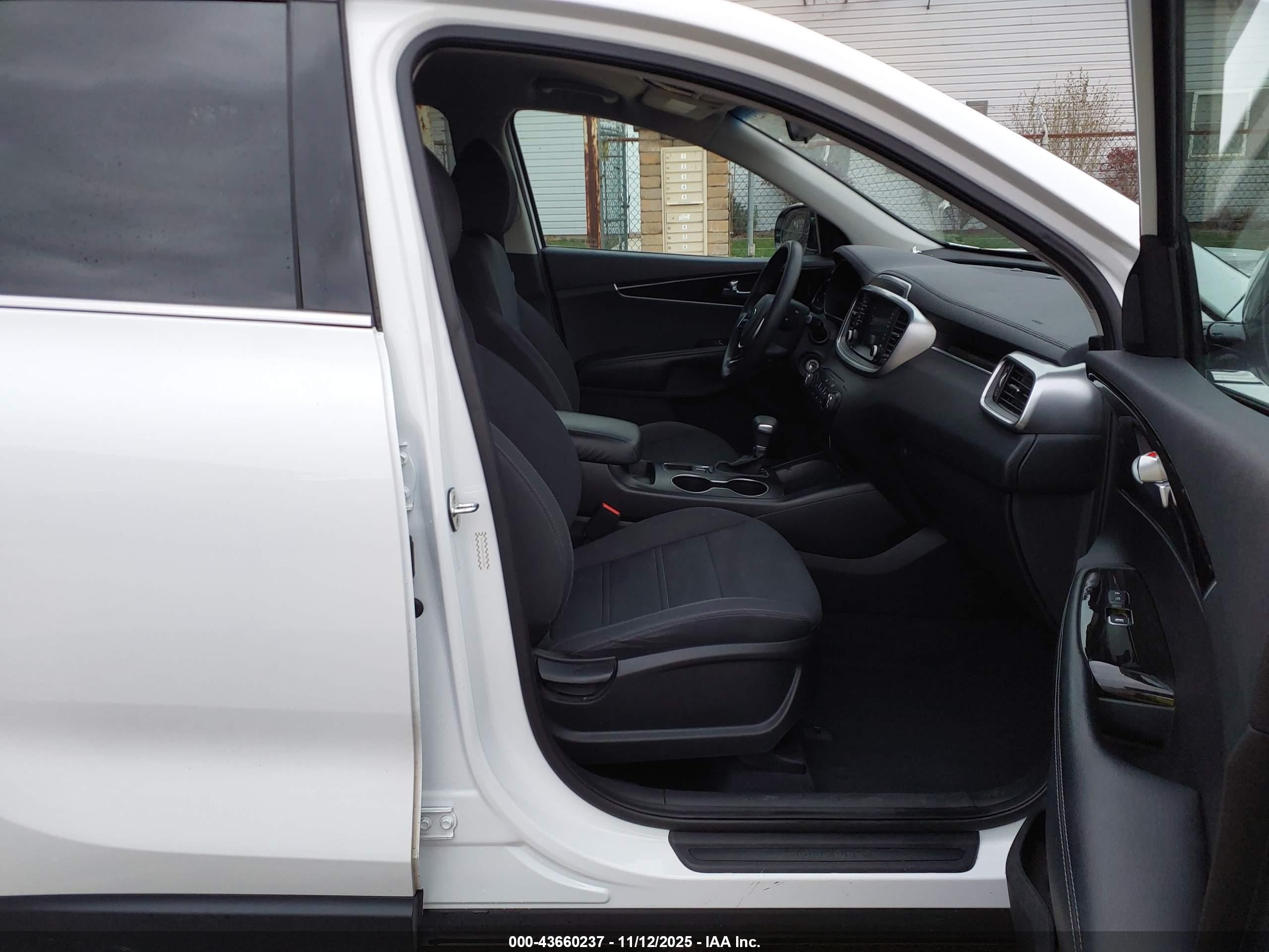 KIA SORENTO image 5