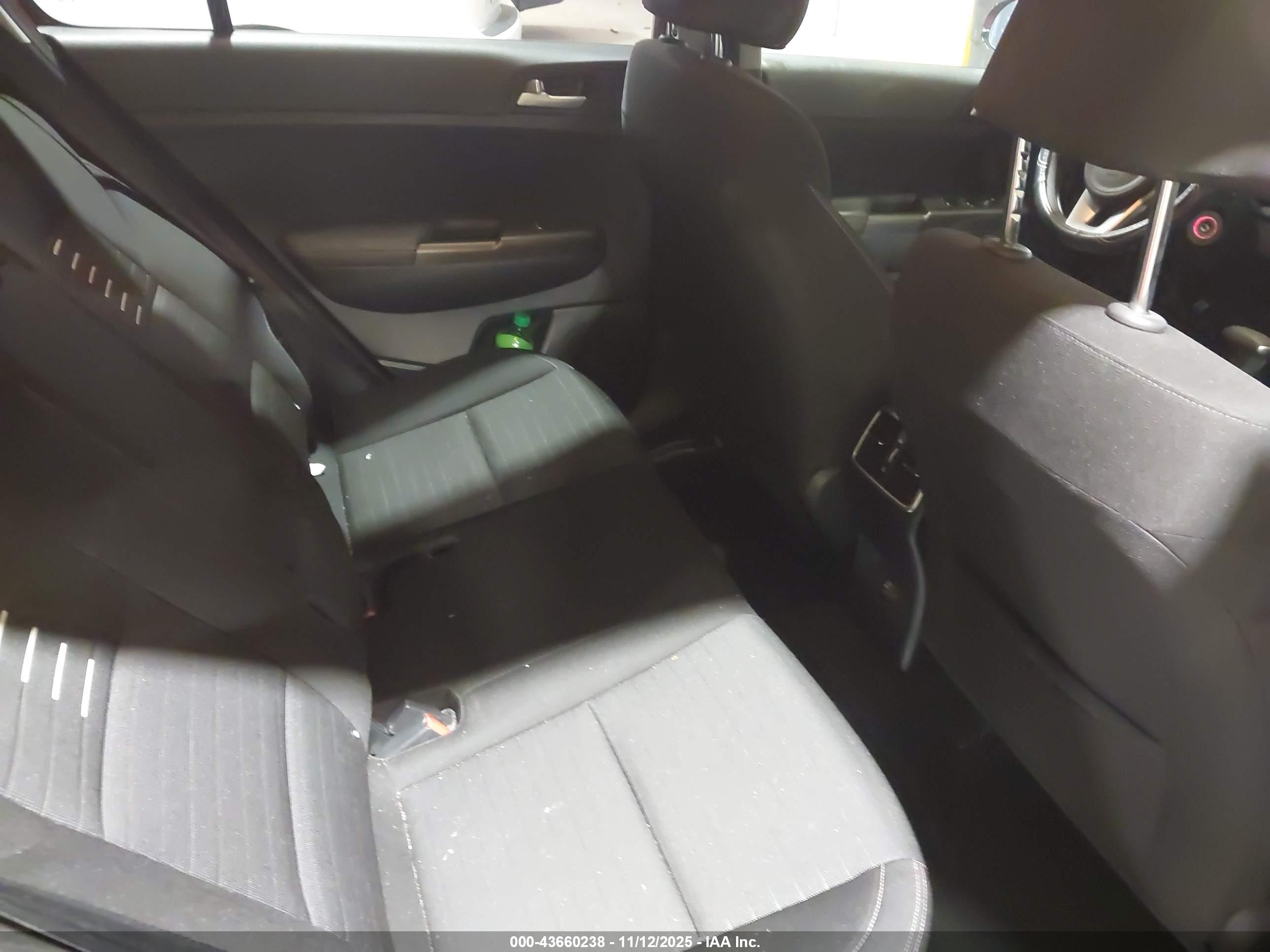 KIA SPORTAGE image 8