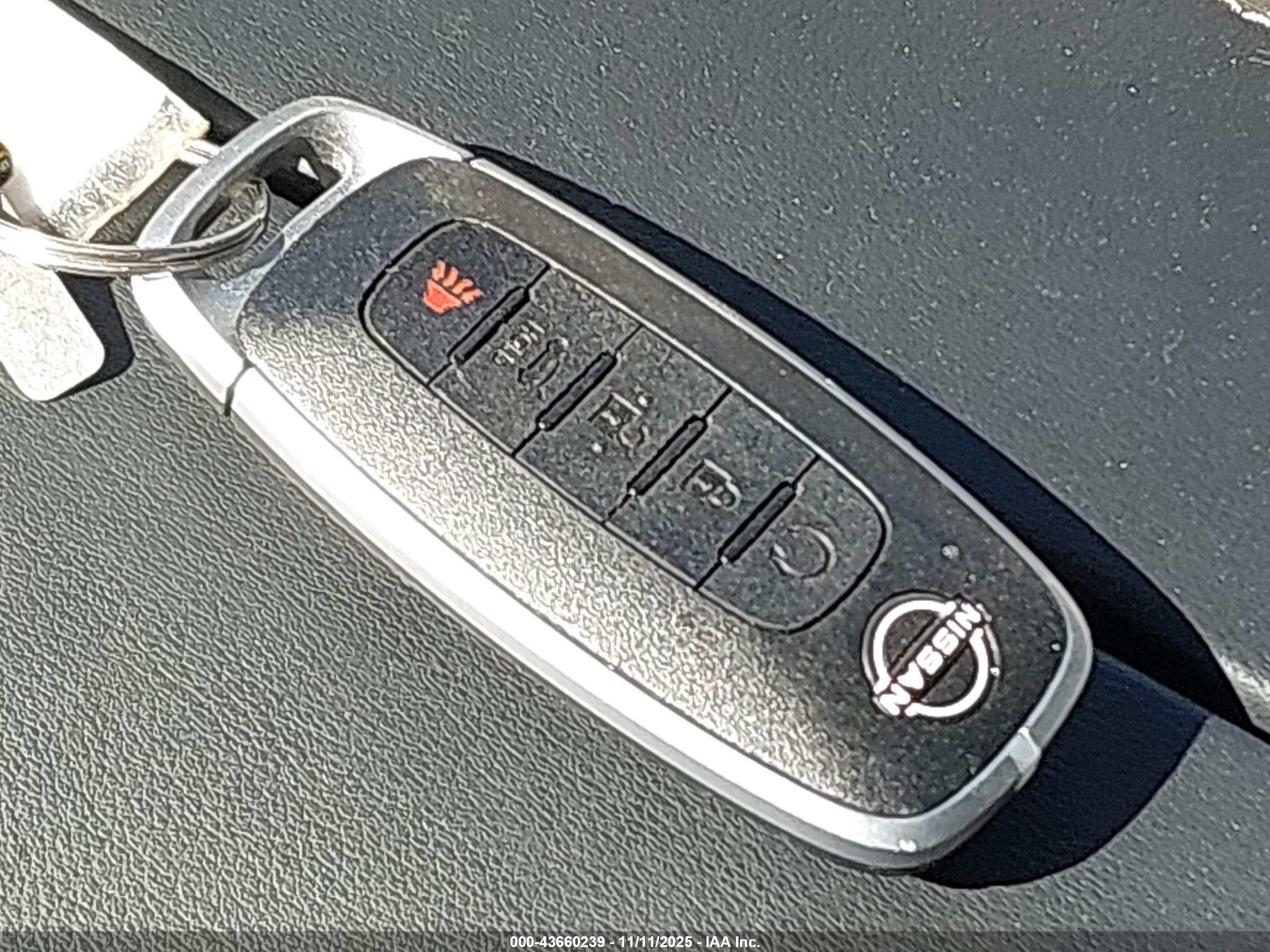 NISSAN ROGUE image 11