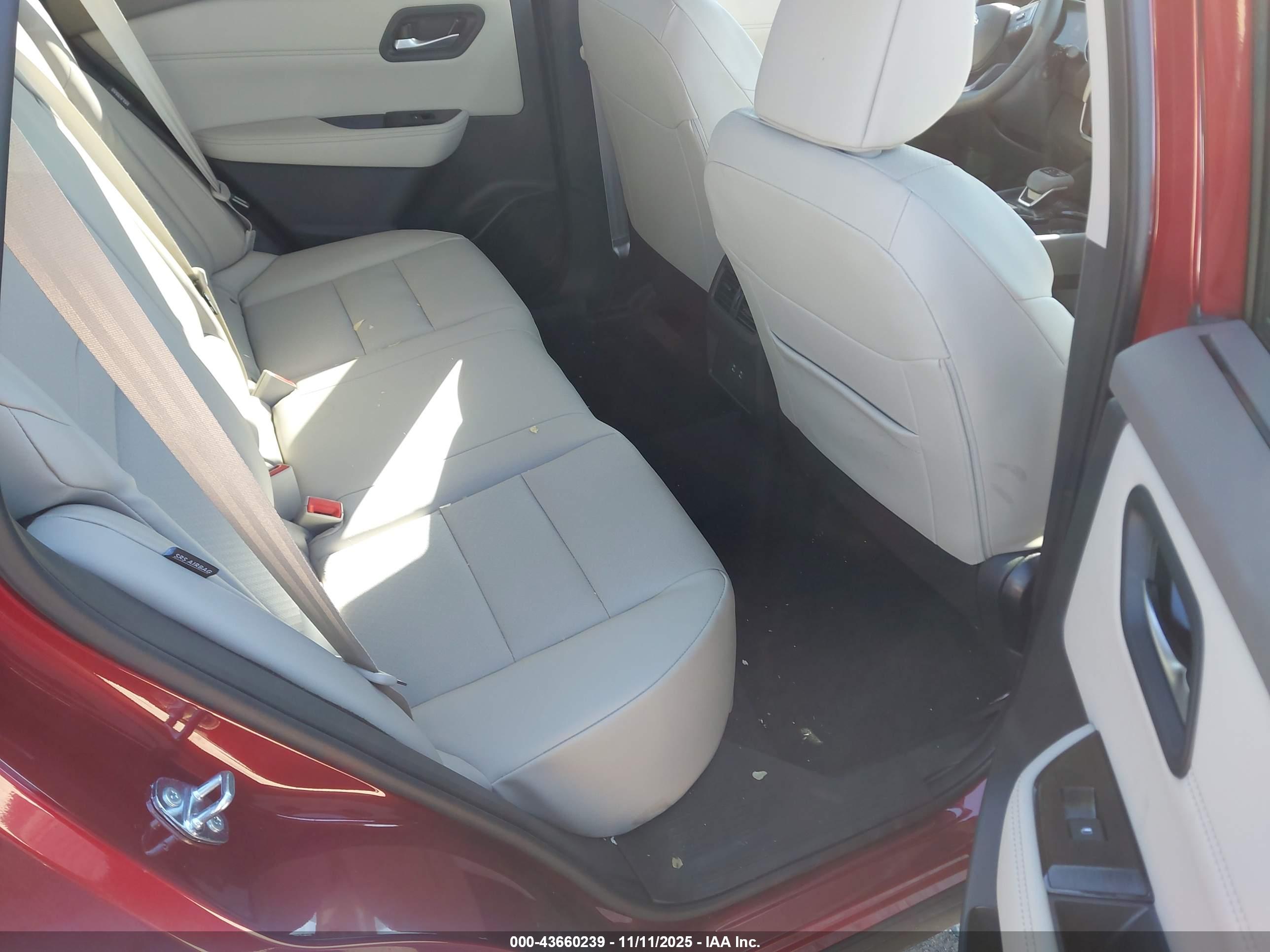 NISSAN ROGUE image 8
