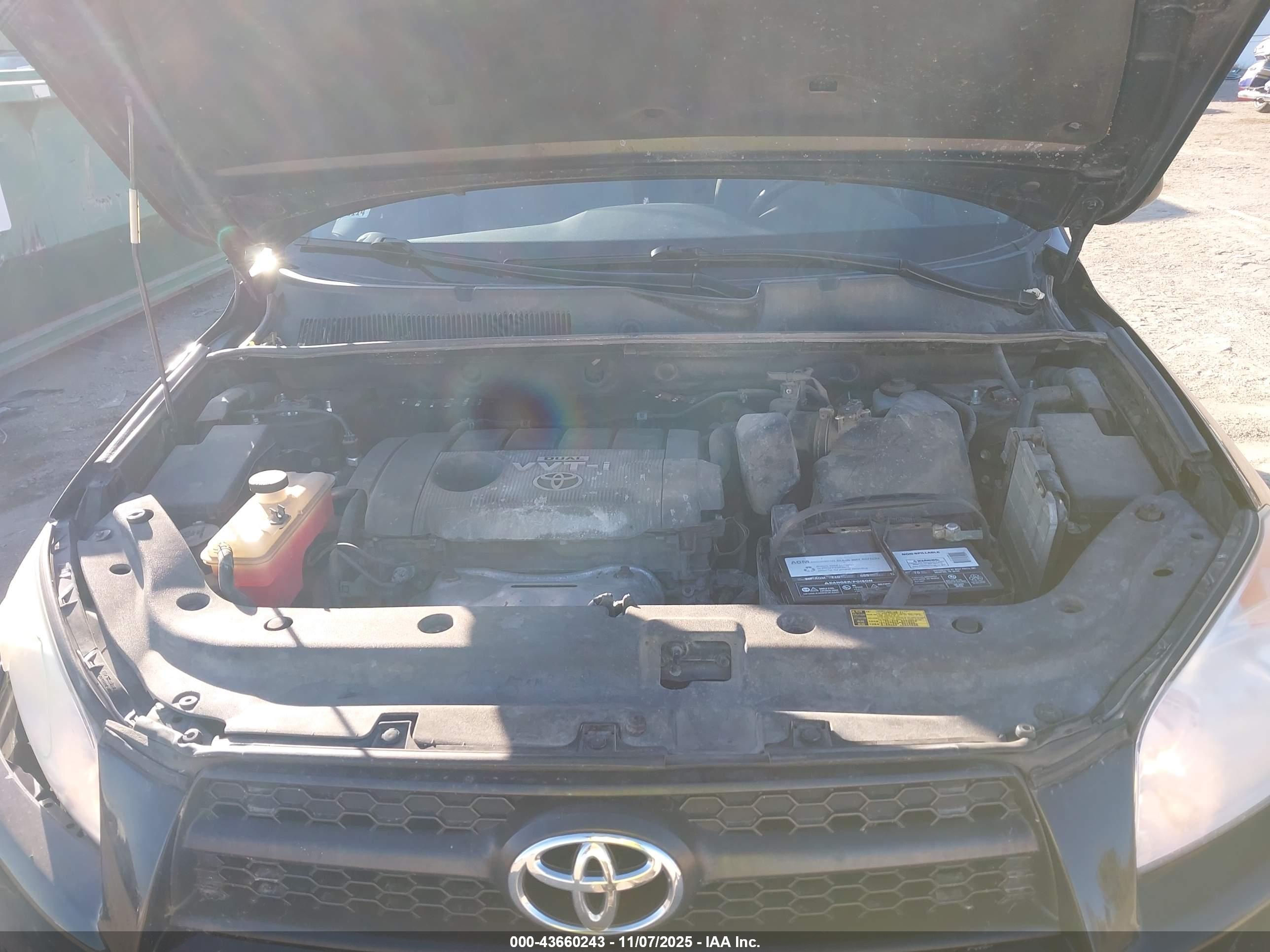TOYOTA RAV4 image 10