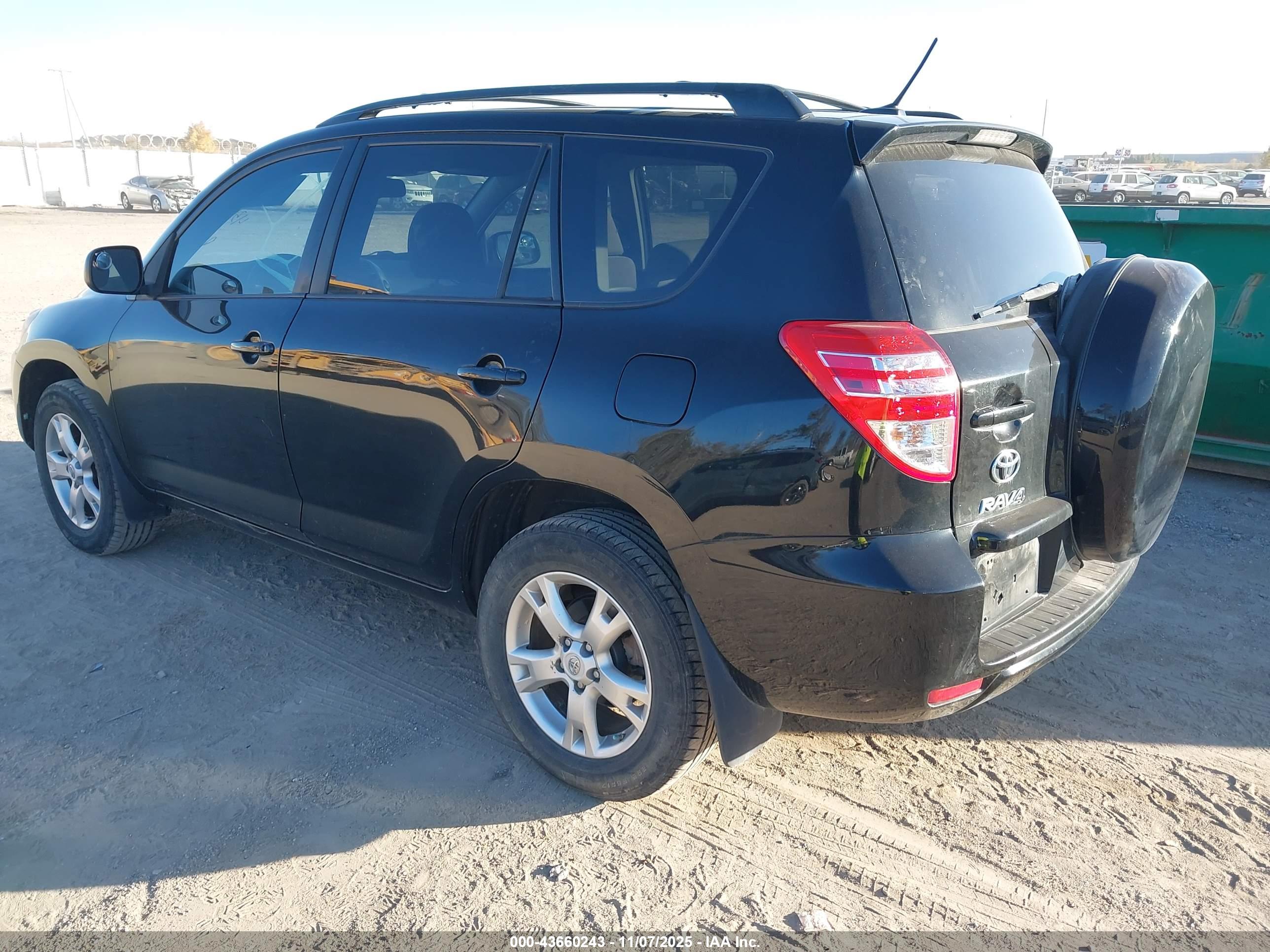 TOYOTA RAV4 image 3