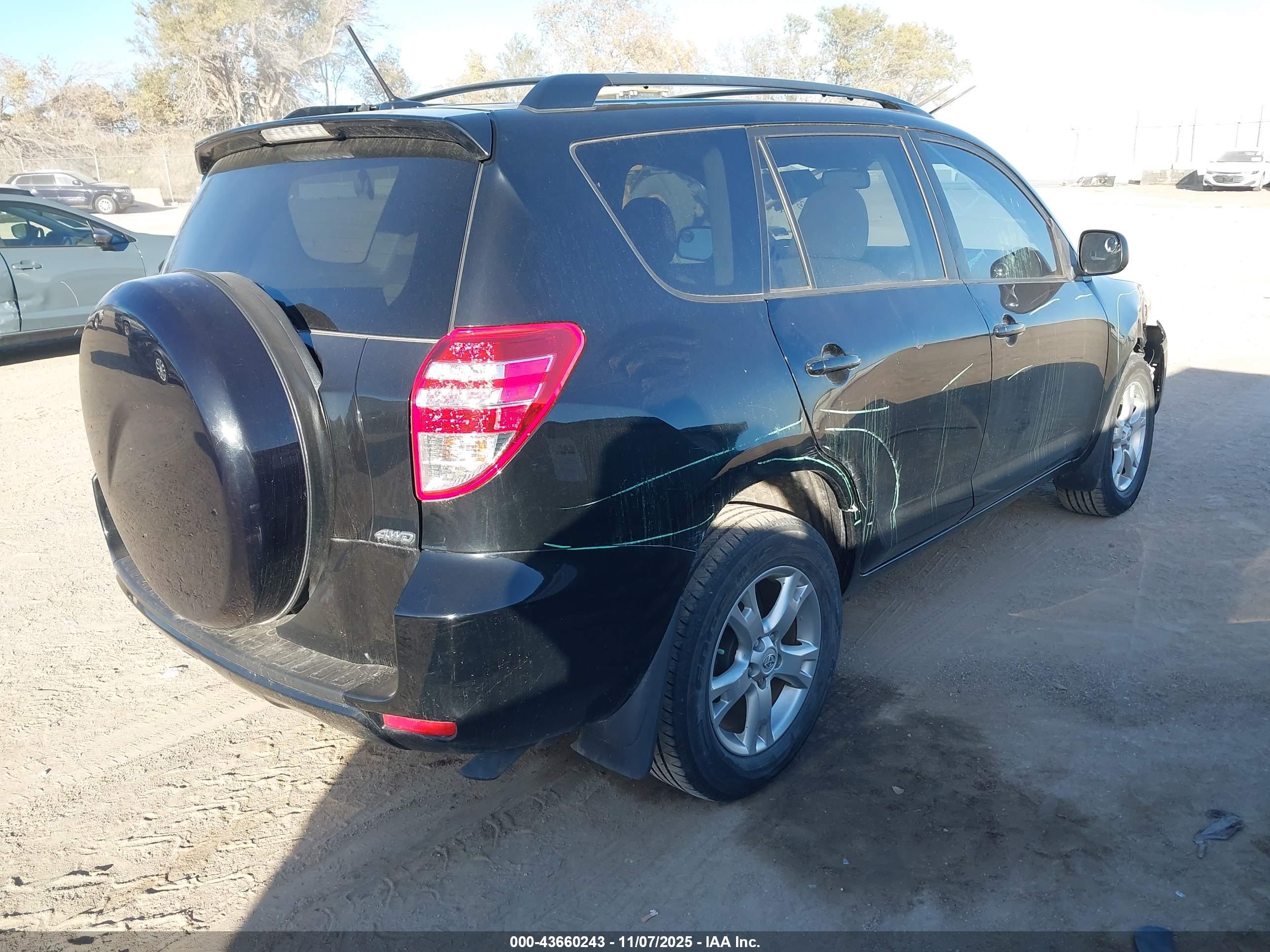 TOYOTA RAV4 image 4