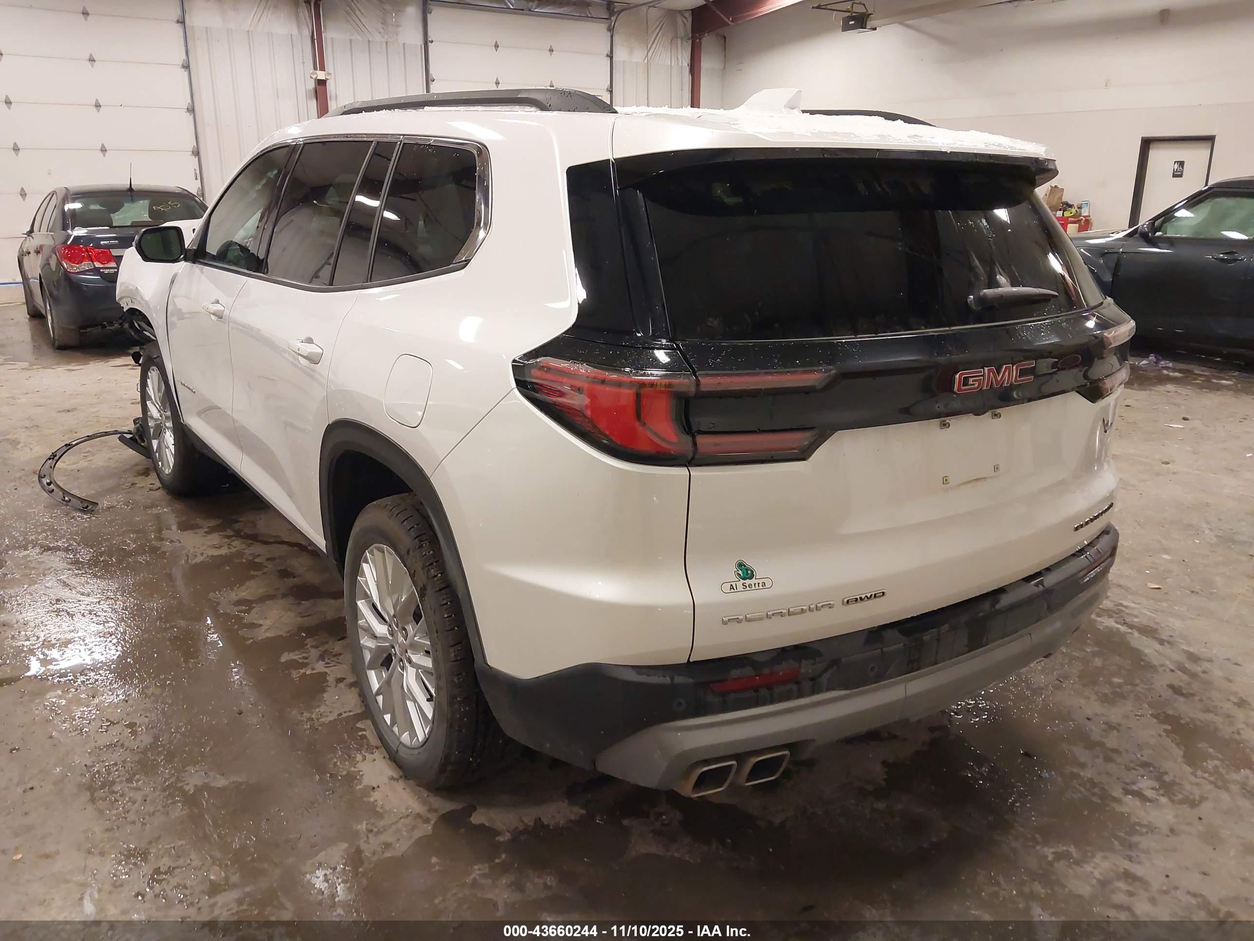 GMC ACADIA image 3