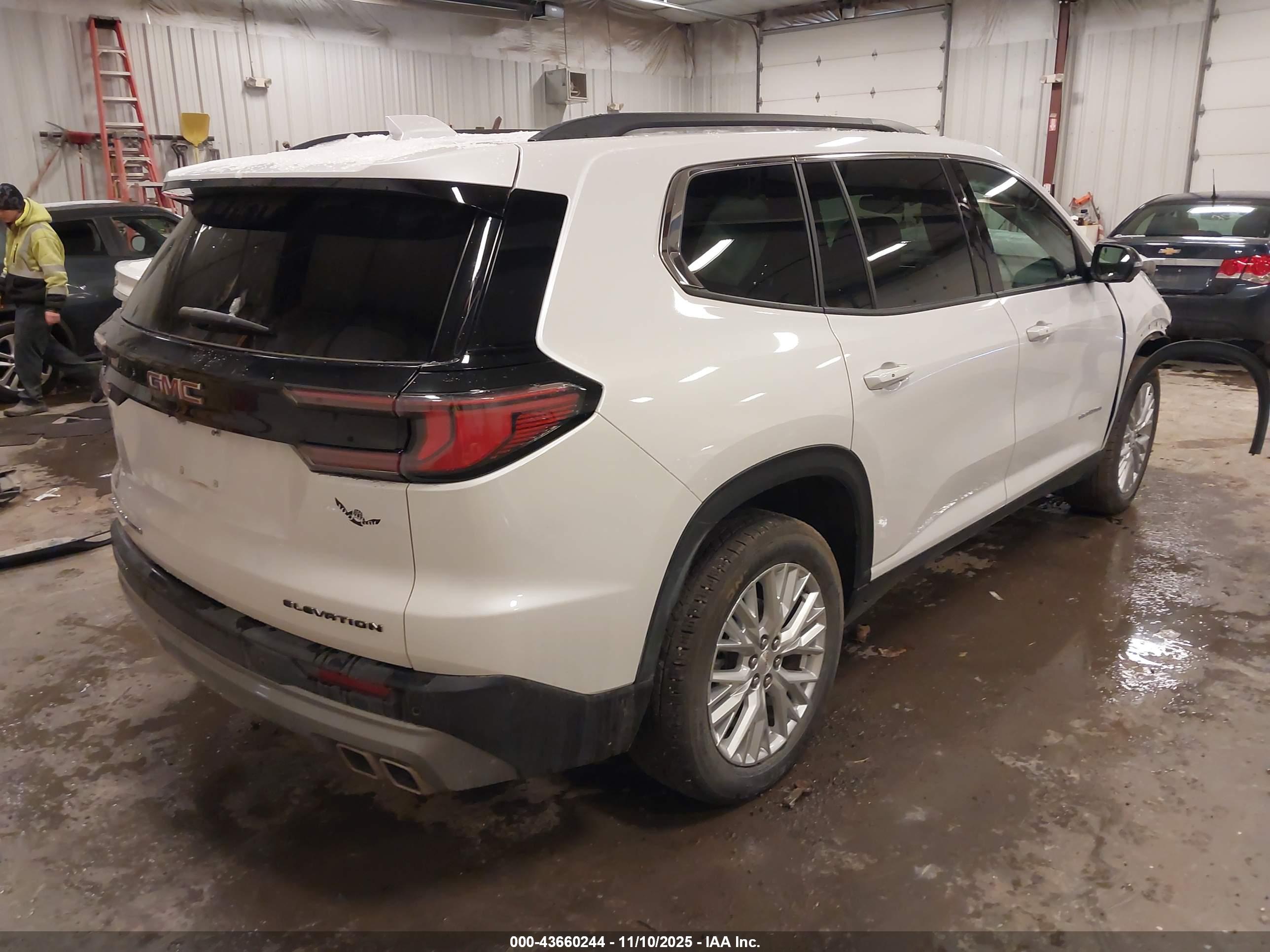 GMC ACADIA image 4