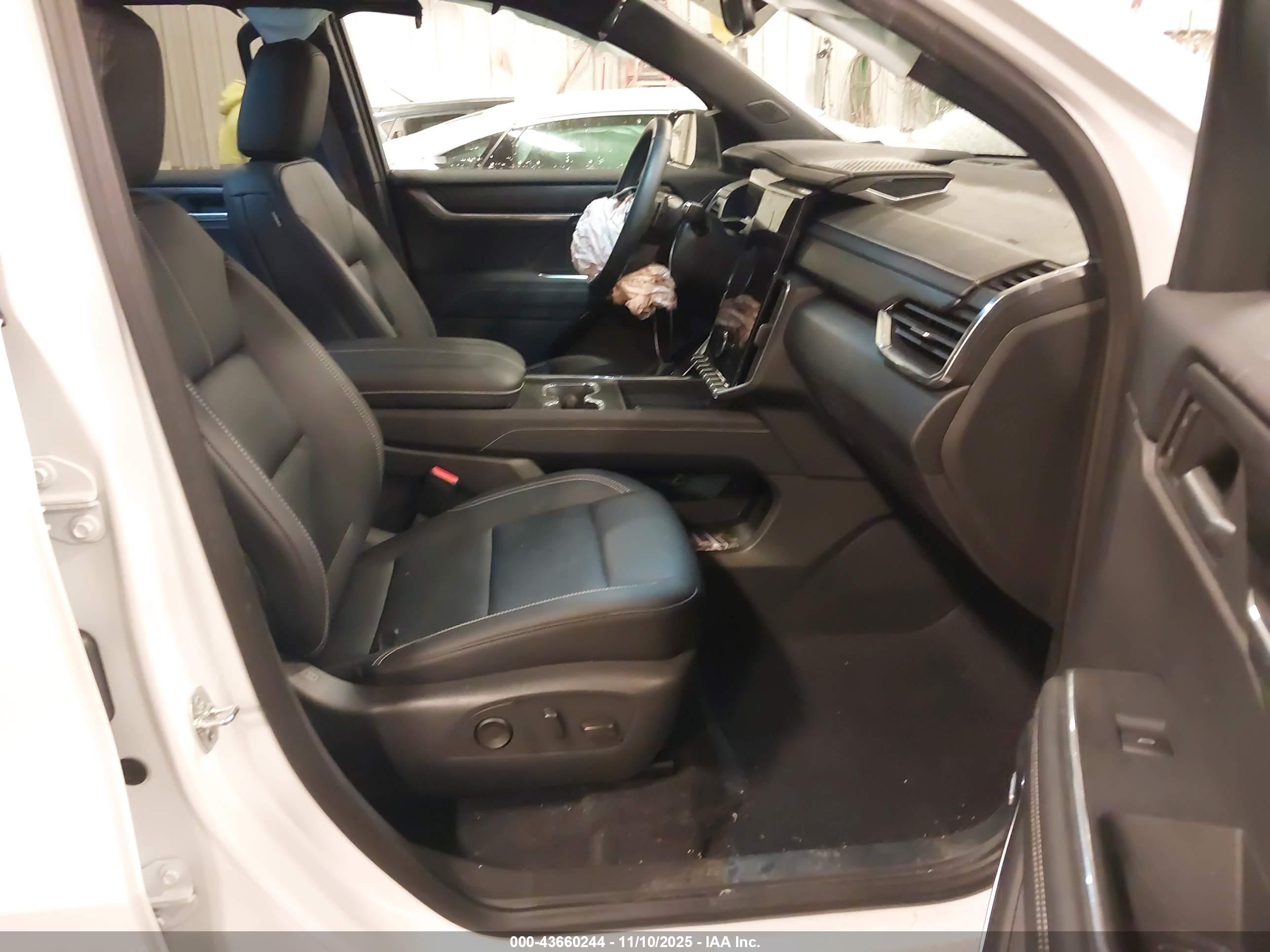 GMC ACADIA image 5