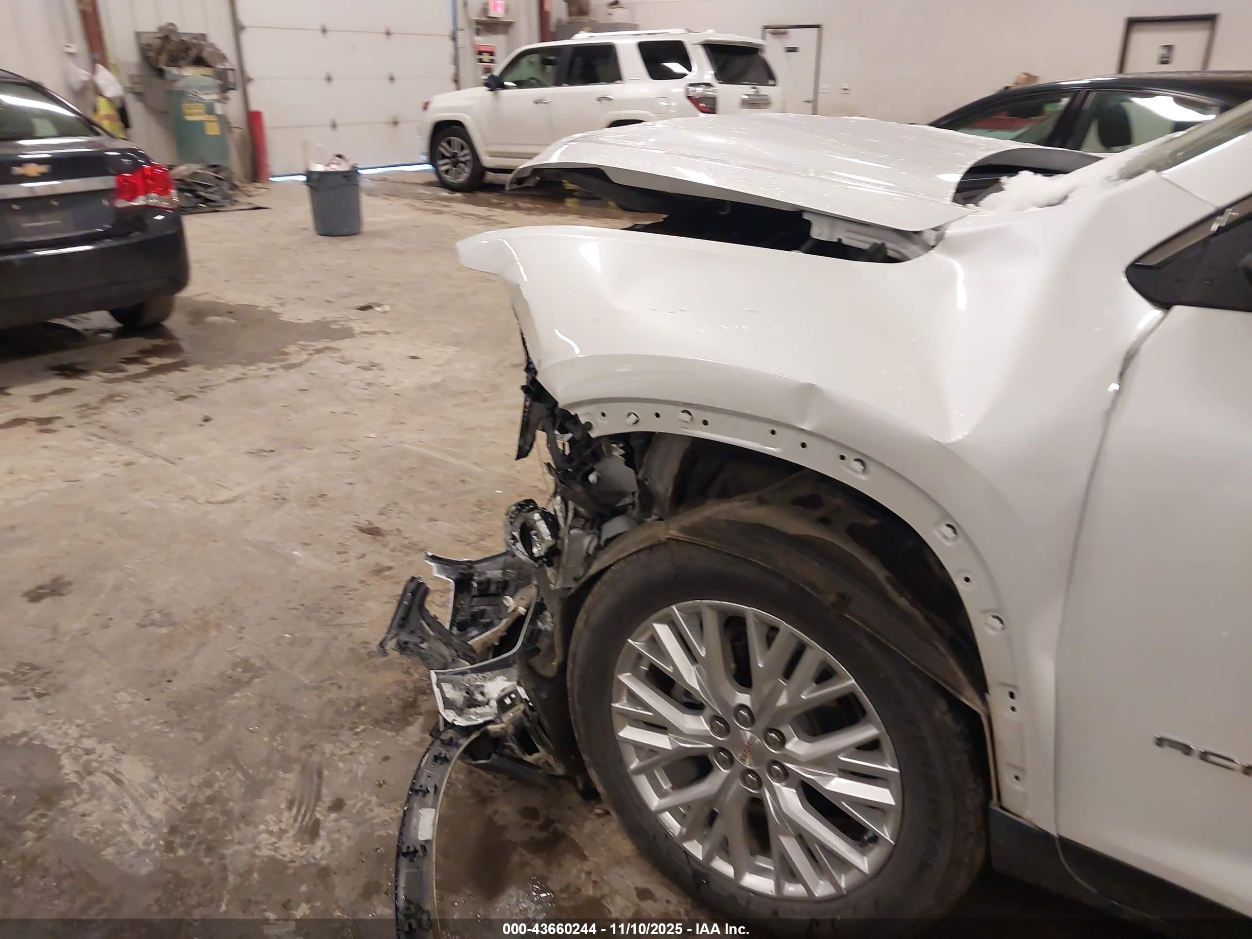 GMC ACADIA image 6