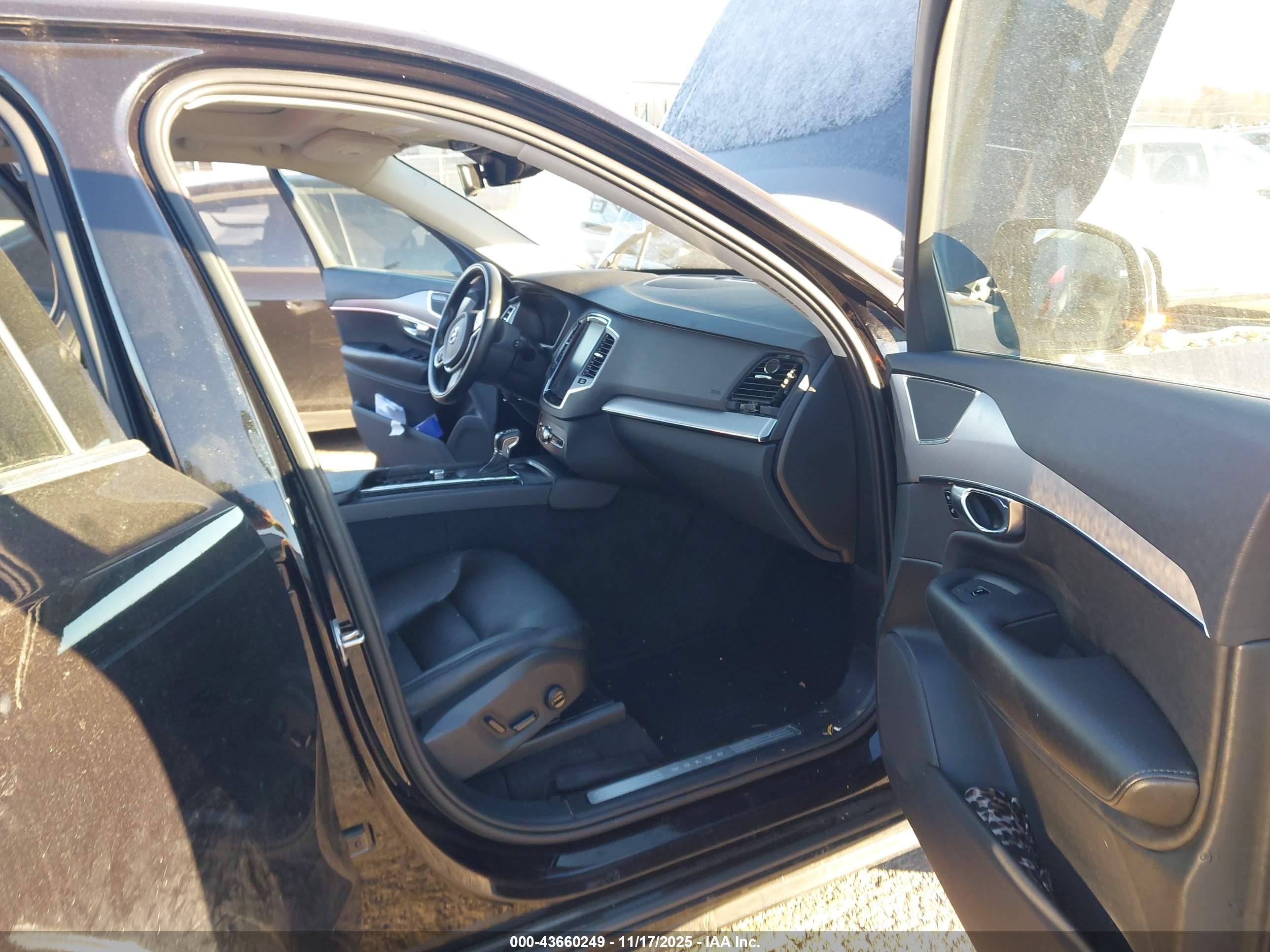 VOLVO XC90 image 5